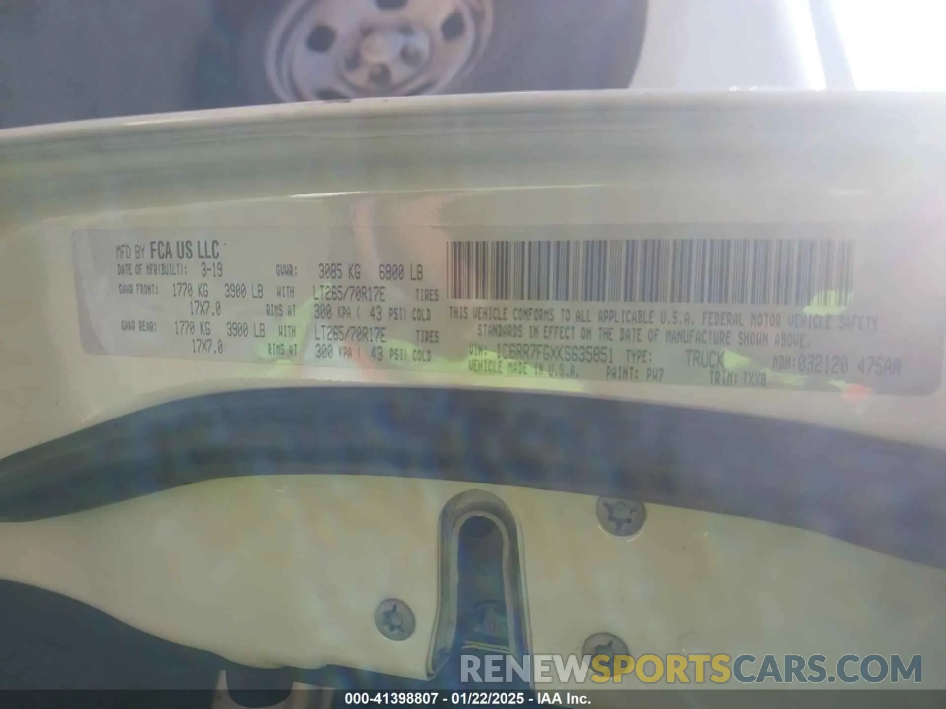 9 Photograph of a damaged car 1C6RR7FGXKS635851 RAM 1500 CLASSIC 2019