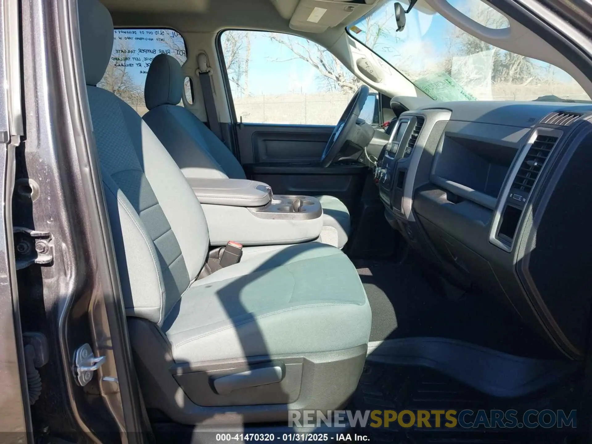 5 Photograph of a damaged car 1C6RR7FT3KS631671 RAM 1500 CLASSIC 2019