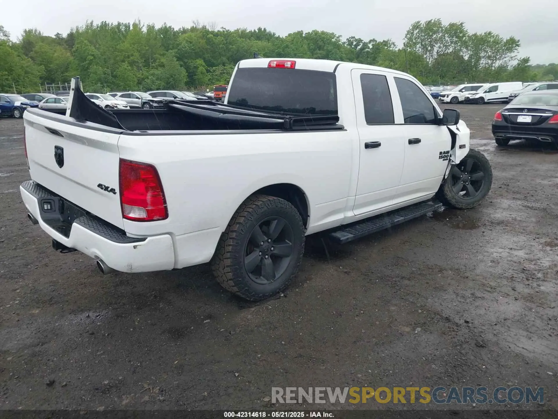 4 Photograph of a damaged car 1C6RR7FT7KS626649 RAM 1500 CLASSIC 2019