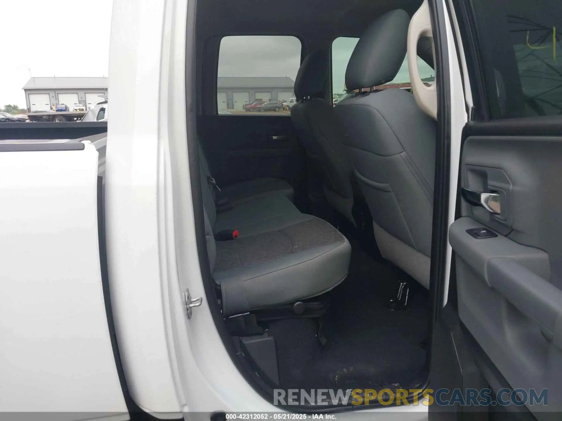 8 Фотография поврежденного автомобиля 1C6RR7GGXKS616991 RAM 1500 CLASSIC 2019