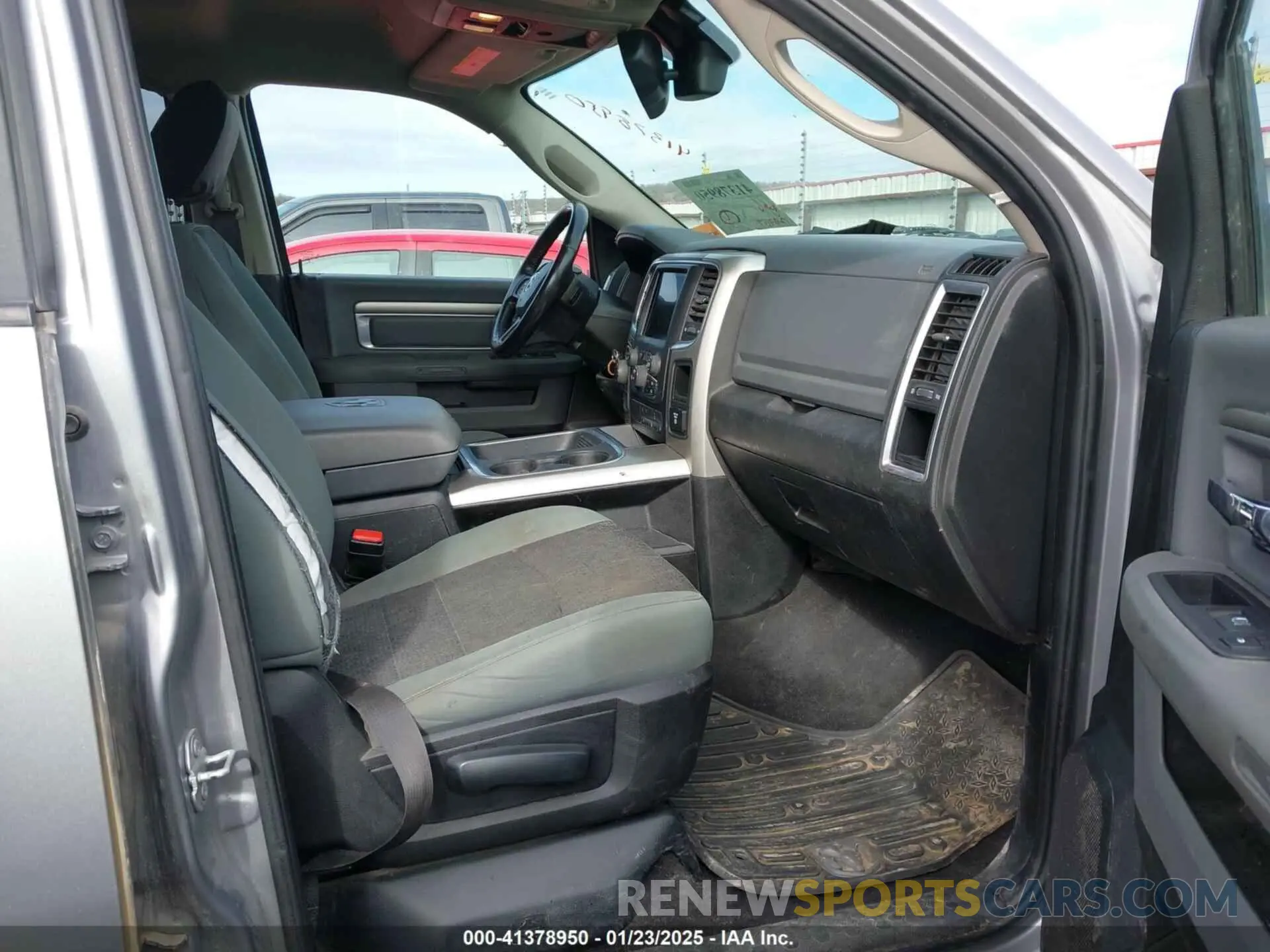 5 Photograph of a damaged car 1C6RR7GT8KS703494 RAM 1500 CLASSIC 2019