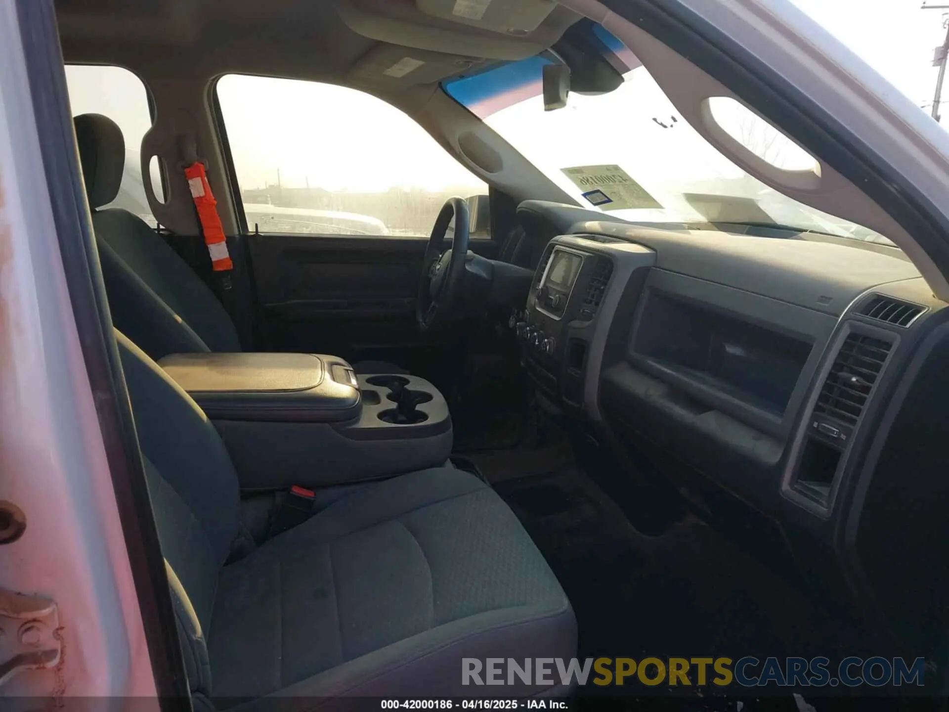 5 Фотография поврежденного автомобиля 1C6RR7KG8KS520218 RAM 1500 CLASSIC 2019