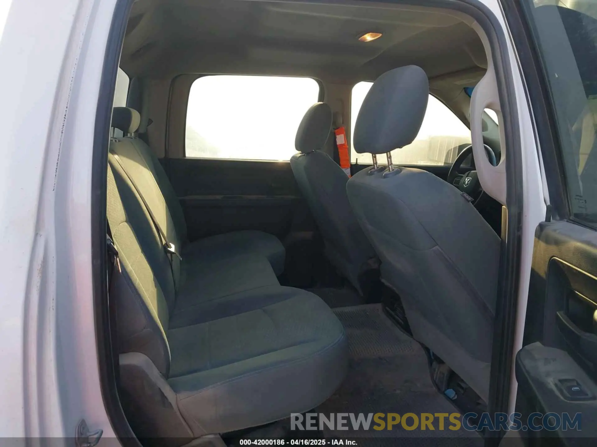8 Фотография поврежденного автомобиля 1C6RR7KG8KS520218 RAM 1500 CLASSIC 2019