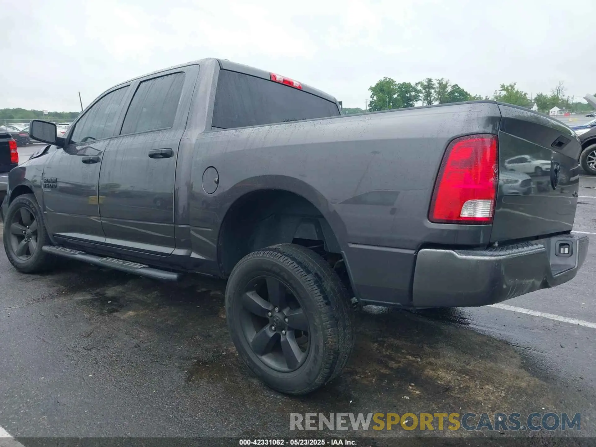 3 Photograph of a damaged car 1C6RR7KG9KS520387 RAM 1500 CLASSIC 2019