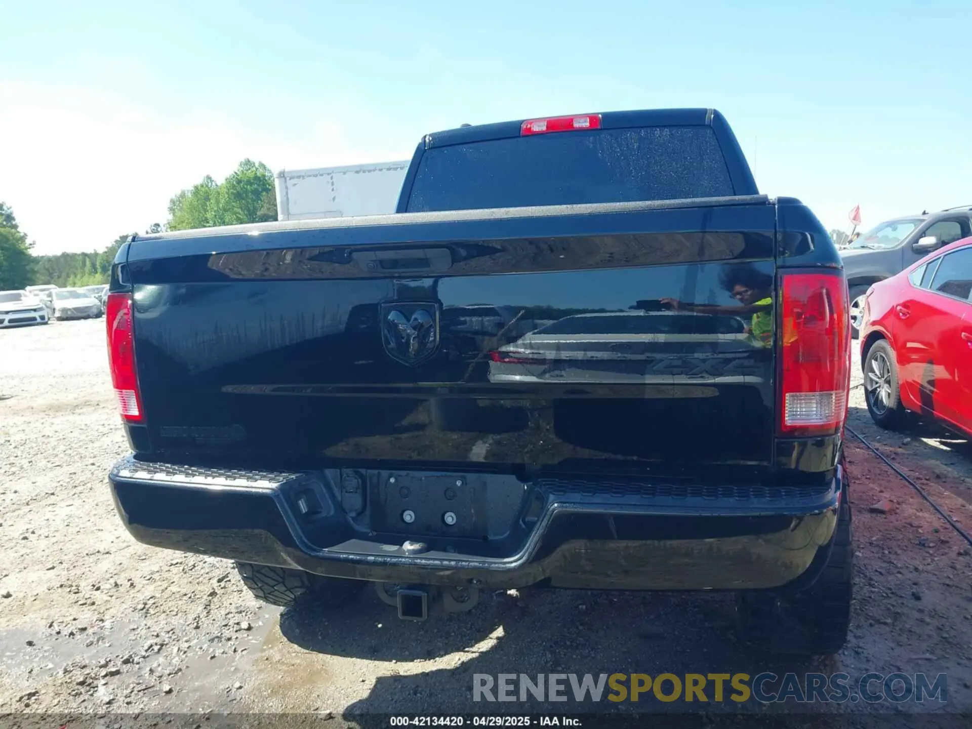 16 Фотография поврежденного автомобиля 1C6RR7KG9KS709945 RAM 1500 CLASSIC 2019