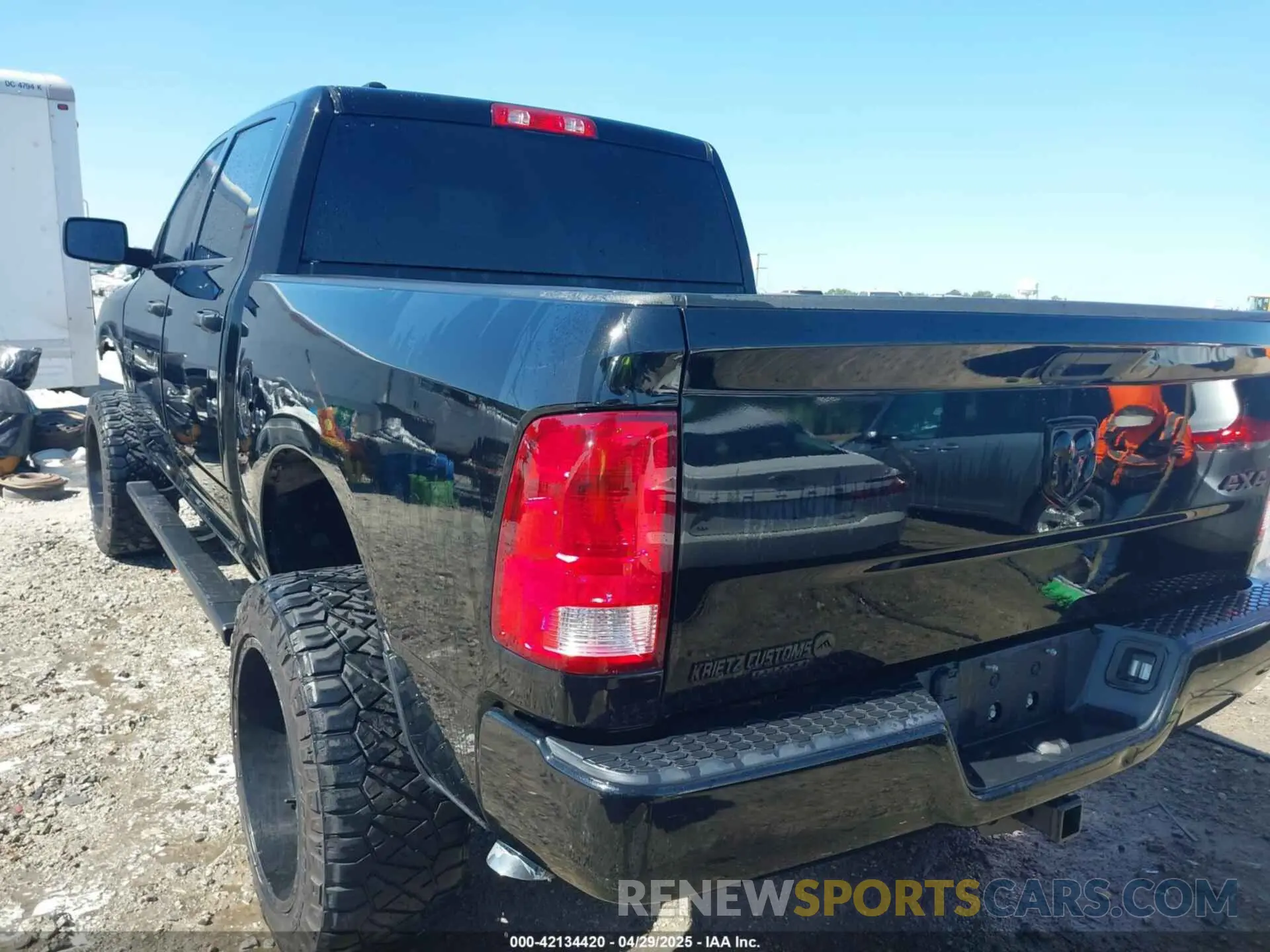 3 Фотография поврежденного автомобиля 1C6RR7KG9KS709945 RAM 1500 CLASSIC 2019
