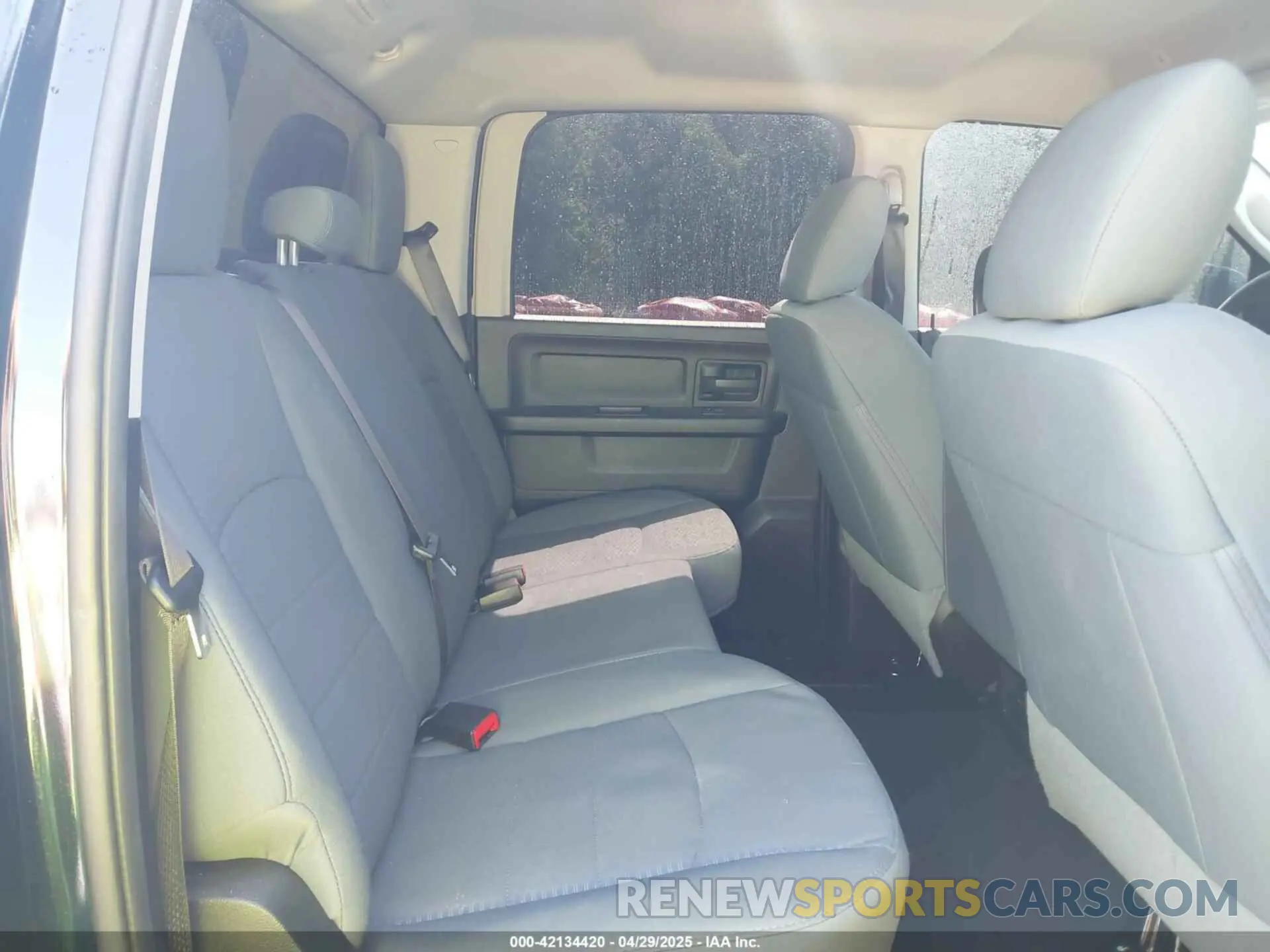 8 Фотография поврежденного автомобиля 1C6RR7KG9KS709945 RAM 1500 CLASSIC 2019