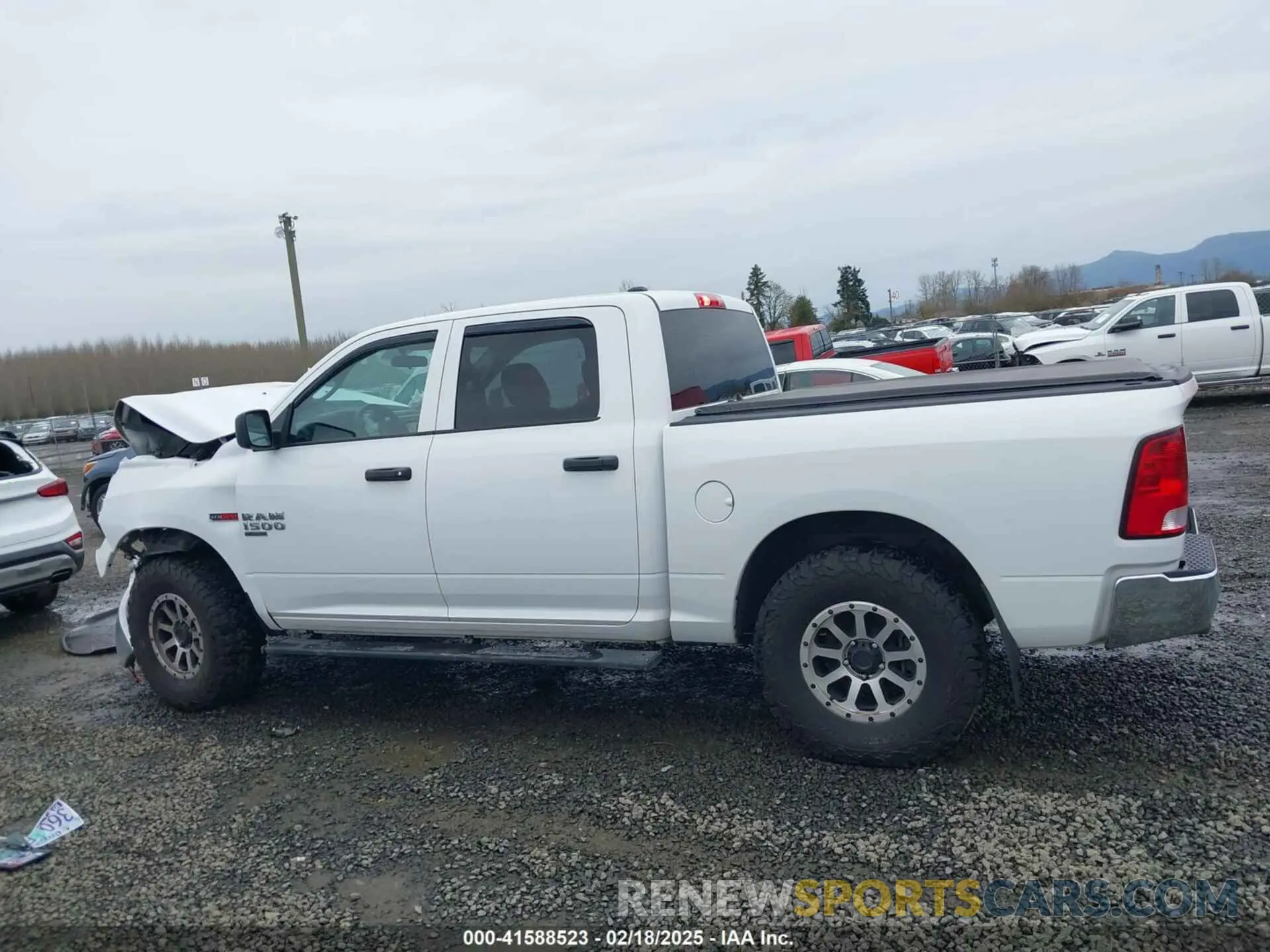 13 Фотография поврежденного автомобиля 1C6RR7KMXKS721009 RAM 1500 CLASSIC 2019