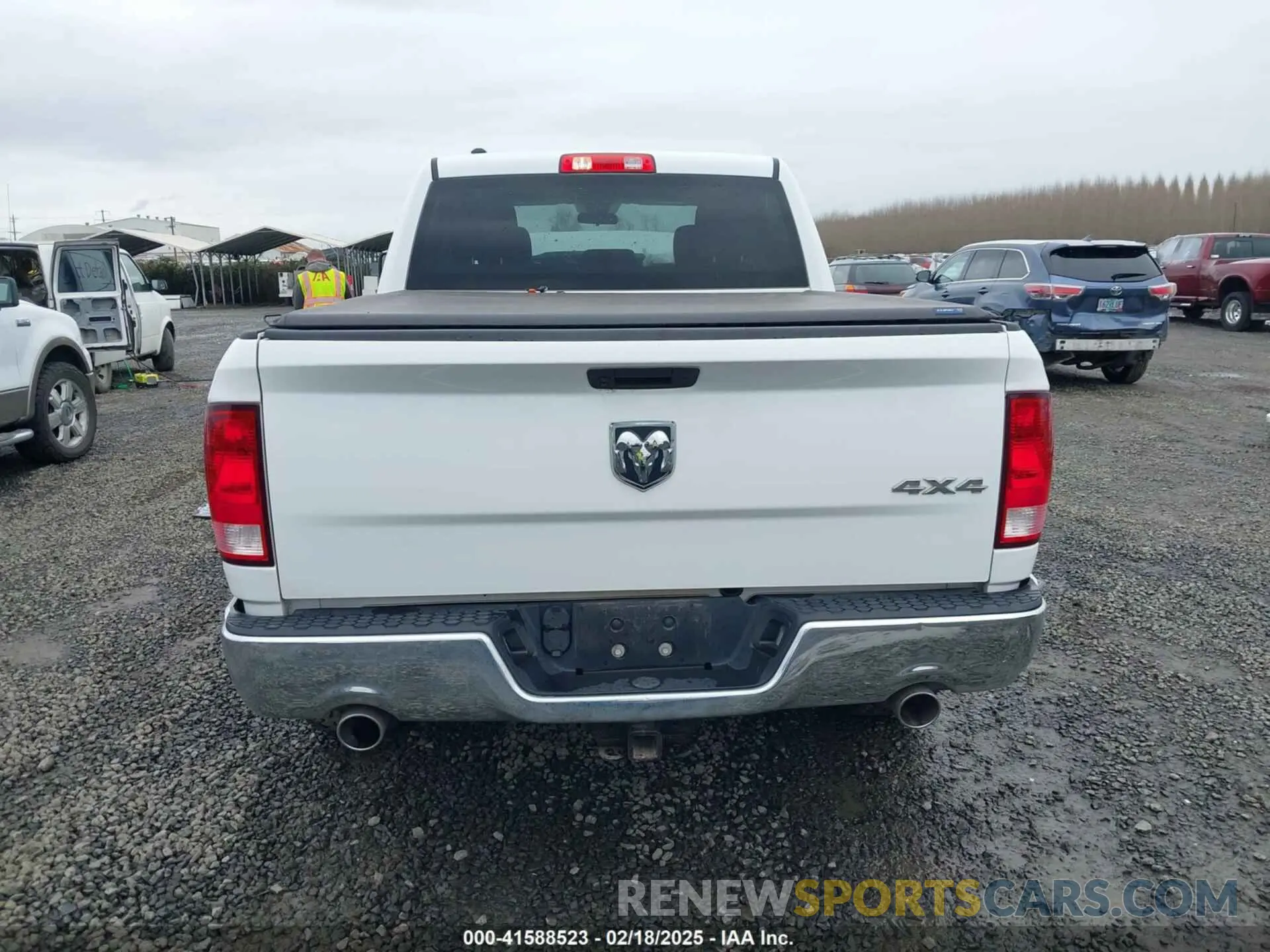 15 Фотография поврежденного автомобиля 1C6RR7KMXKS721009 RAM 1500 CLASSIC 2019