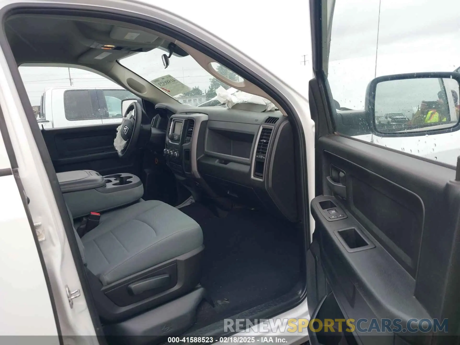 5 Фотография поврежденного автомобиля 1C6RR7KMXKS721009 RAM 1500 CLASSIC 2019