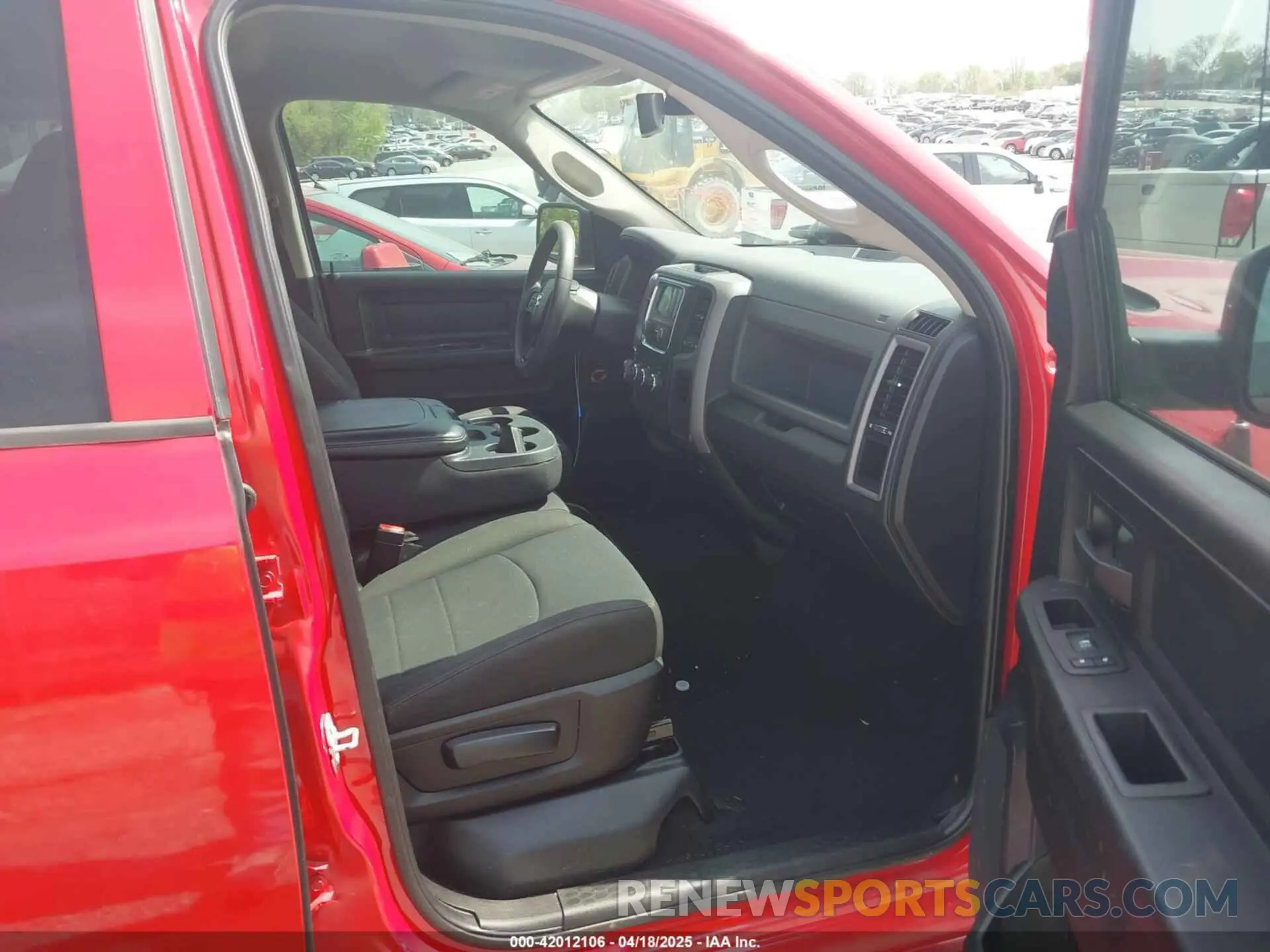 5 Фотография поврежденного автомобиля 1C6RR7KT0KS602005 RAM 1500 CLASSIC 2019