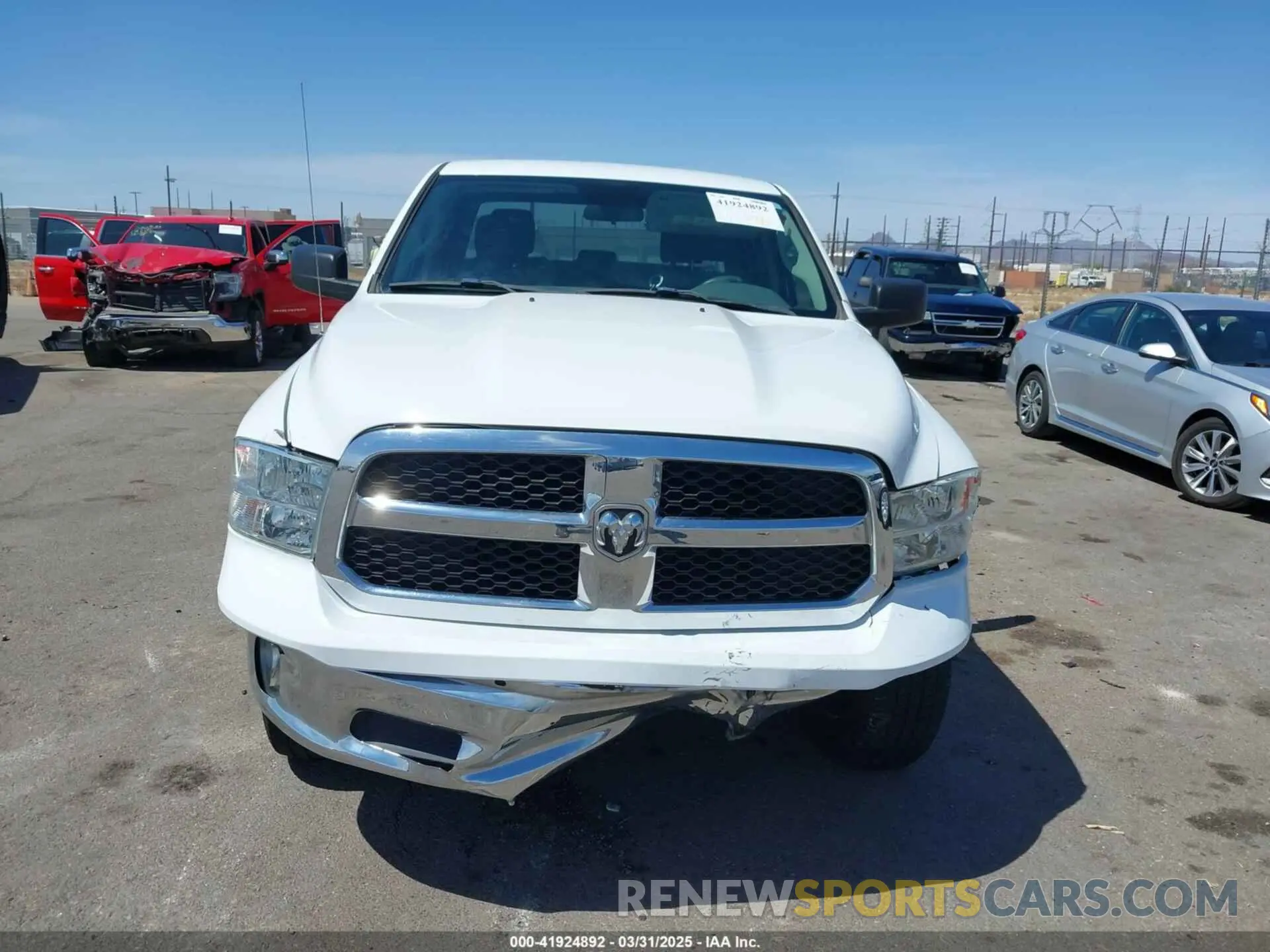 12 Фотография поврежденного автомобиля 1C6RR7KT5KS742762 RAM 1500 CLASSIC 2019