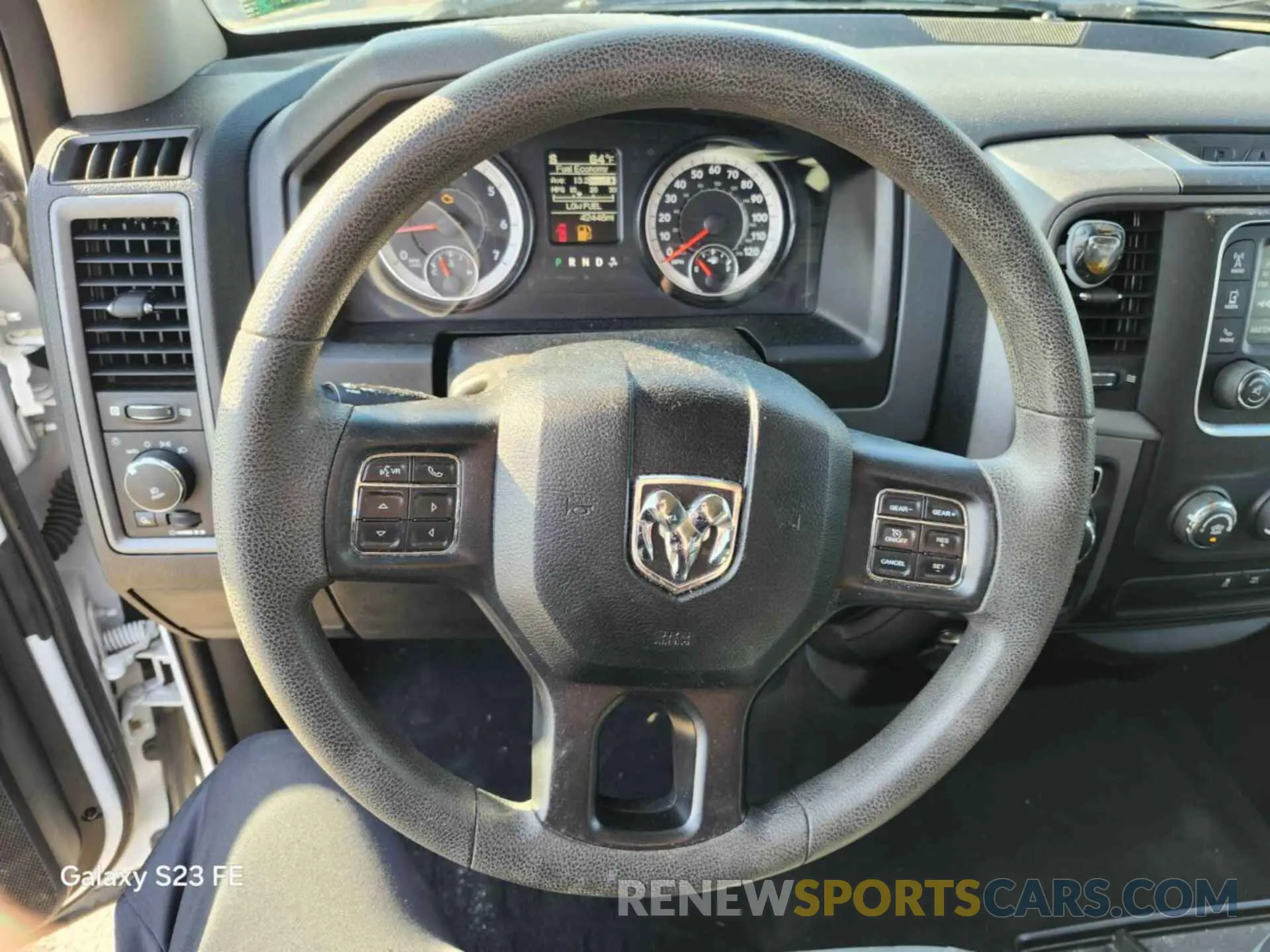 9 Photograph of a damaged car 1C6RR7KTXKS505913 RAM 1500 CLASSIC 2019