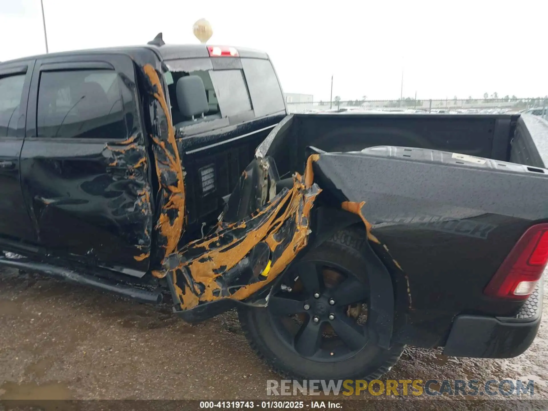 6 Фотография поврежденного автомобиля 1C6RR7LG8KS717307 RAM 1500 CLASSIC 2019