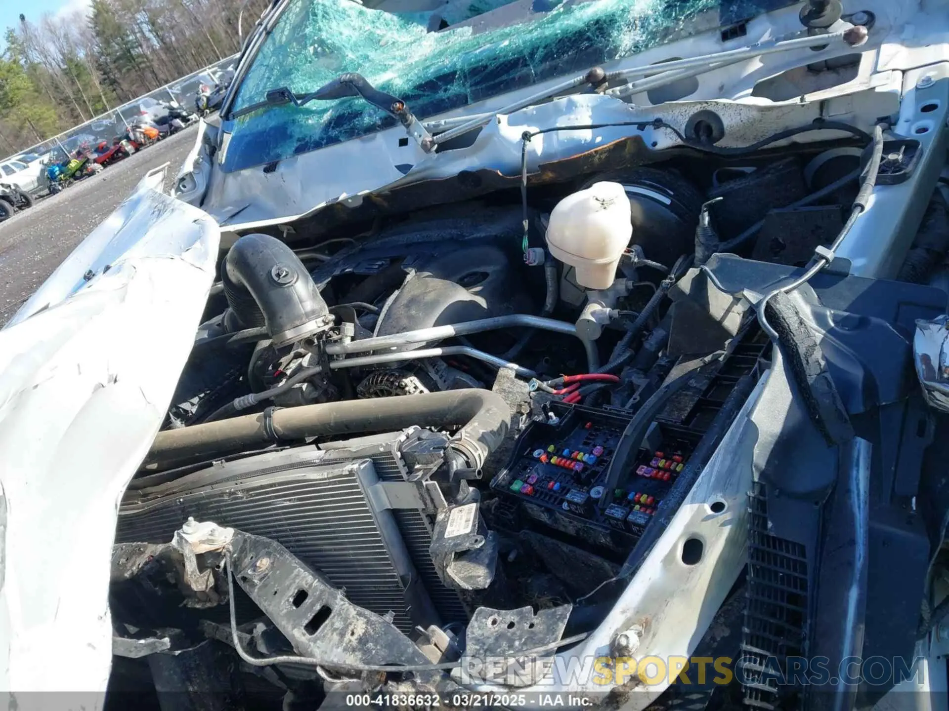 10 Фотография поврежденного автомобиля 1C6RR7LT2KS558085 RAM 1500 CLASSIC 2019