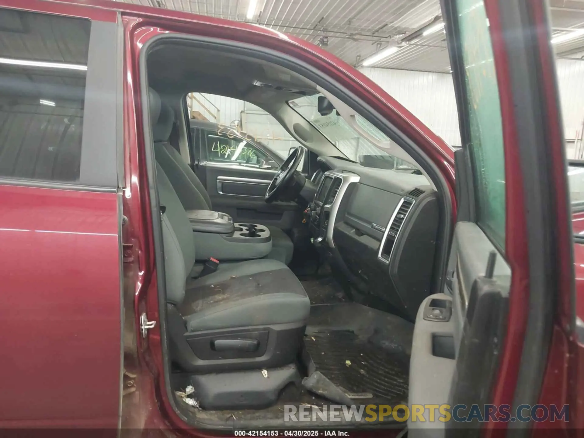 5 Photograph of a damaged car 1C6RR7LT2KS735542 RAM 1500 CLASSIC 2019