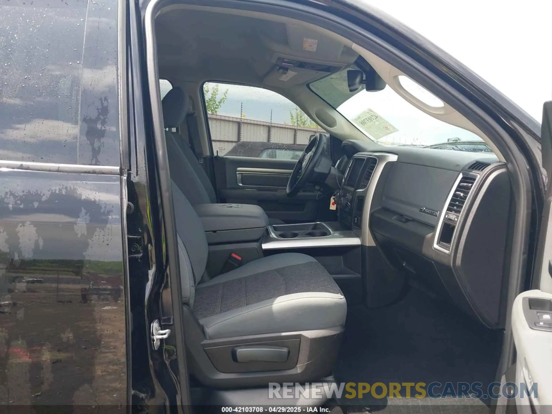 5 Photograph of a damaged car 1C6RR7LT3KS641539 RAM 1500 CLASSIC 2019