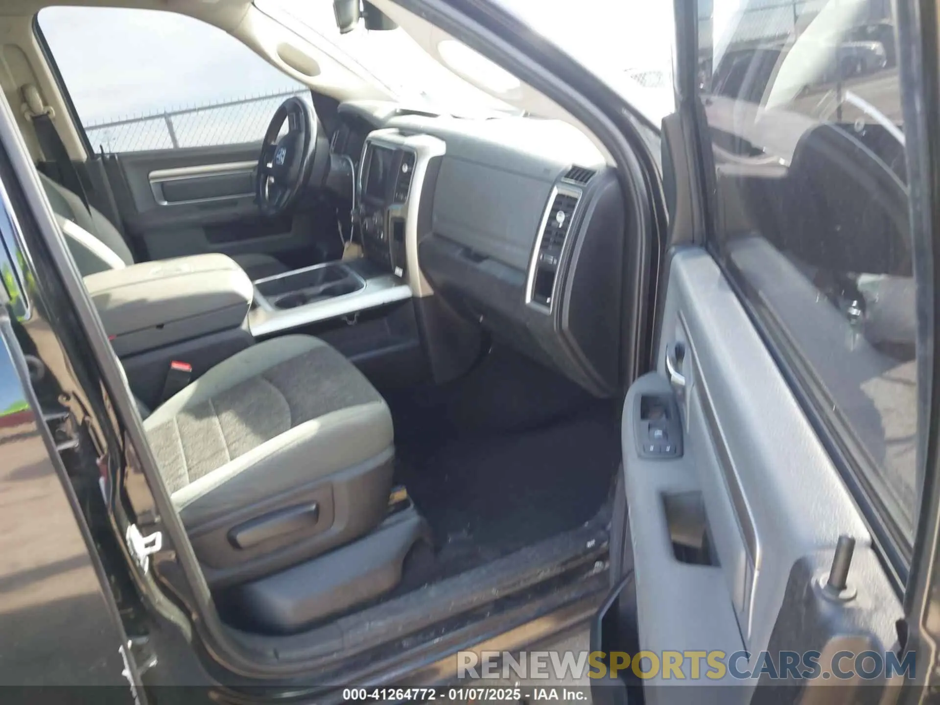 5 Фотография поврежденного автомобиля 1C6RR7LT6KS534632 RAM 1500 CLASSIC 2019