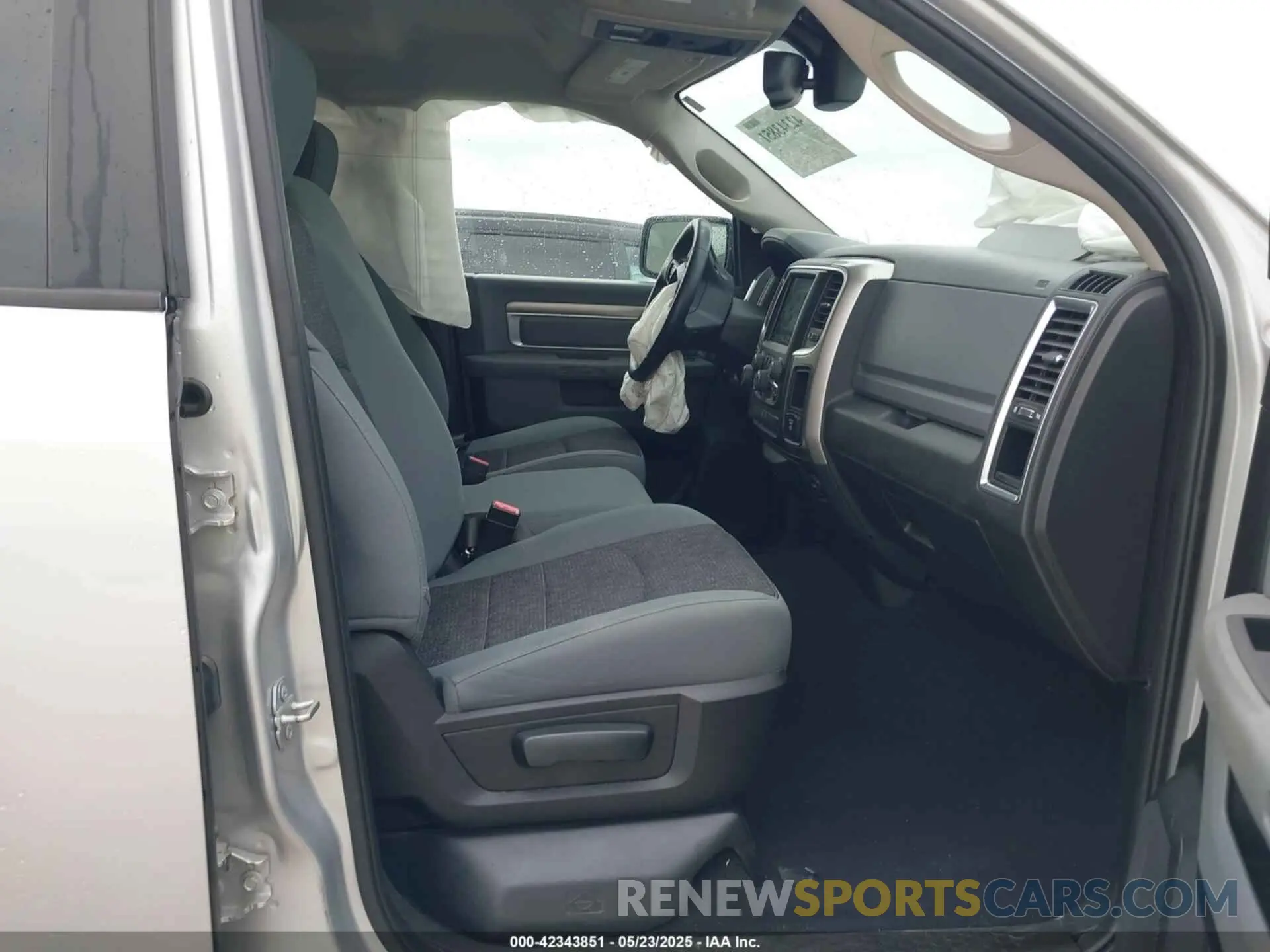 5 Фотография поврежденного автомобиля 1C6RR7LT6KS550104 RAM 1500 CLASSIC 2019