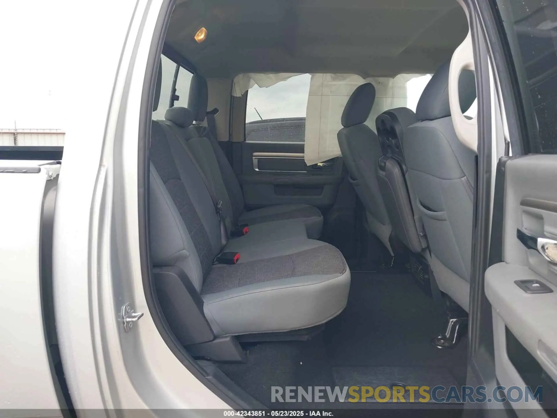 8 Фотография поврежденного автомобиля 1C6RR7LT6KS550104 RAM 1500 CLASSIC 2019