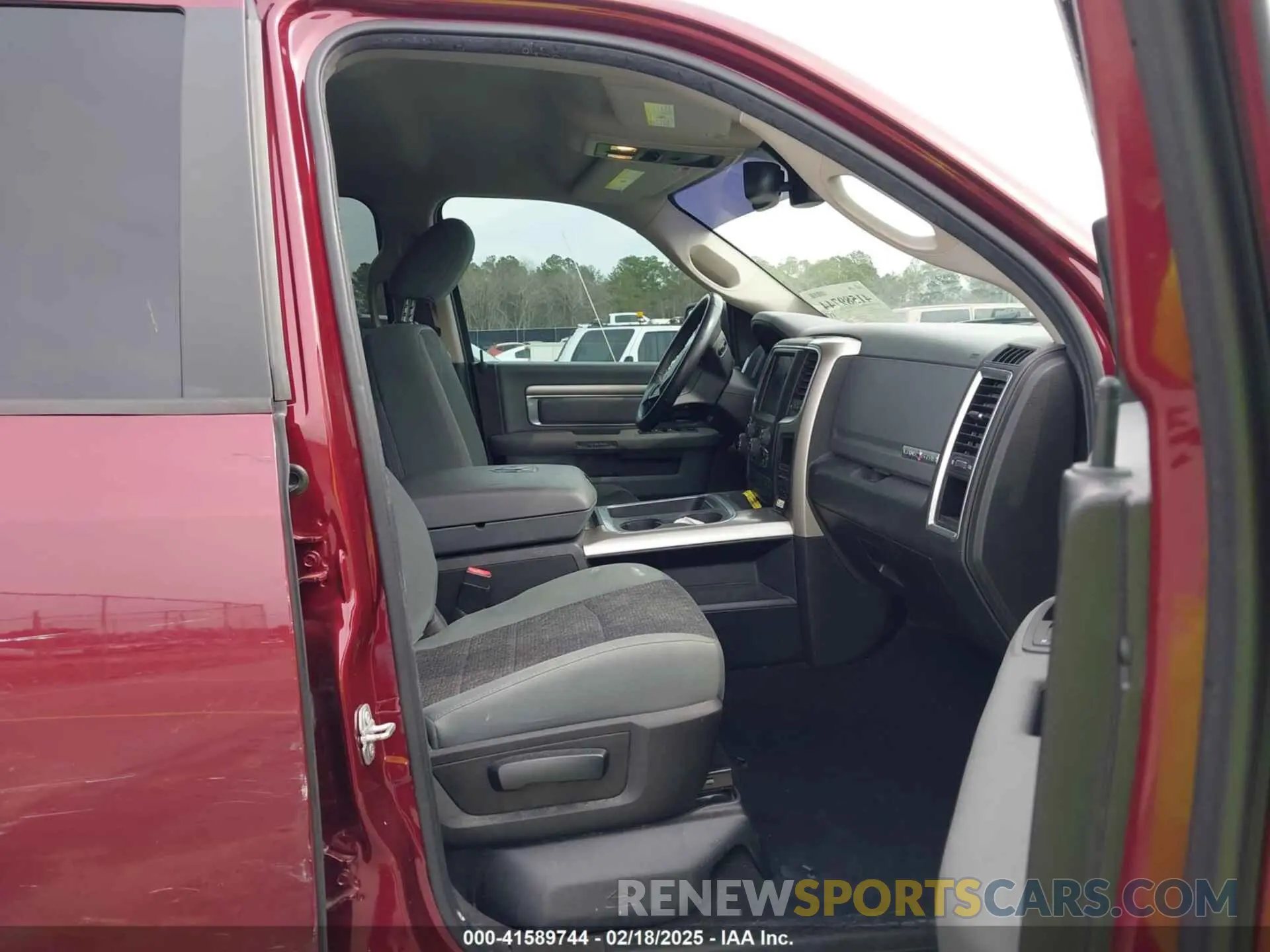 5 Photograph of a damaged car 1C6RR7LT6KS623925 RAM 1500 CLASSIC 2019