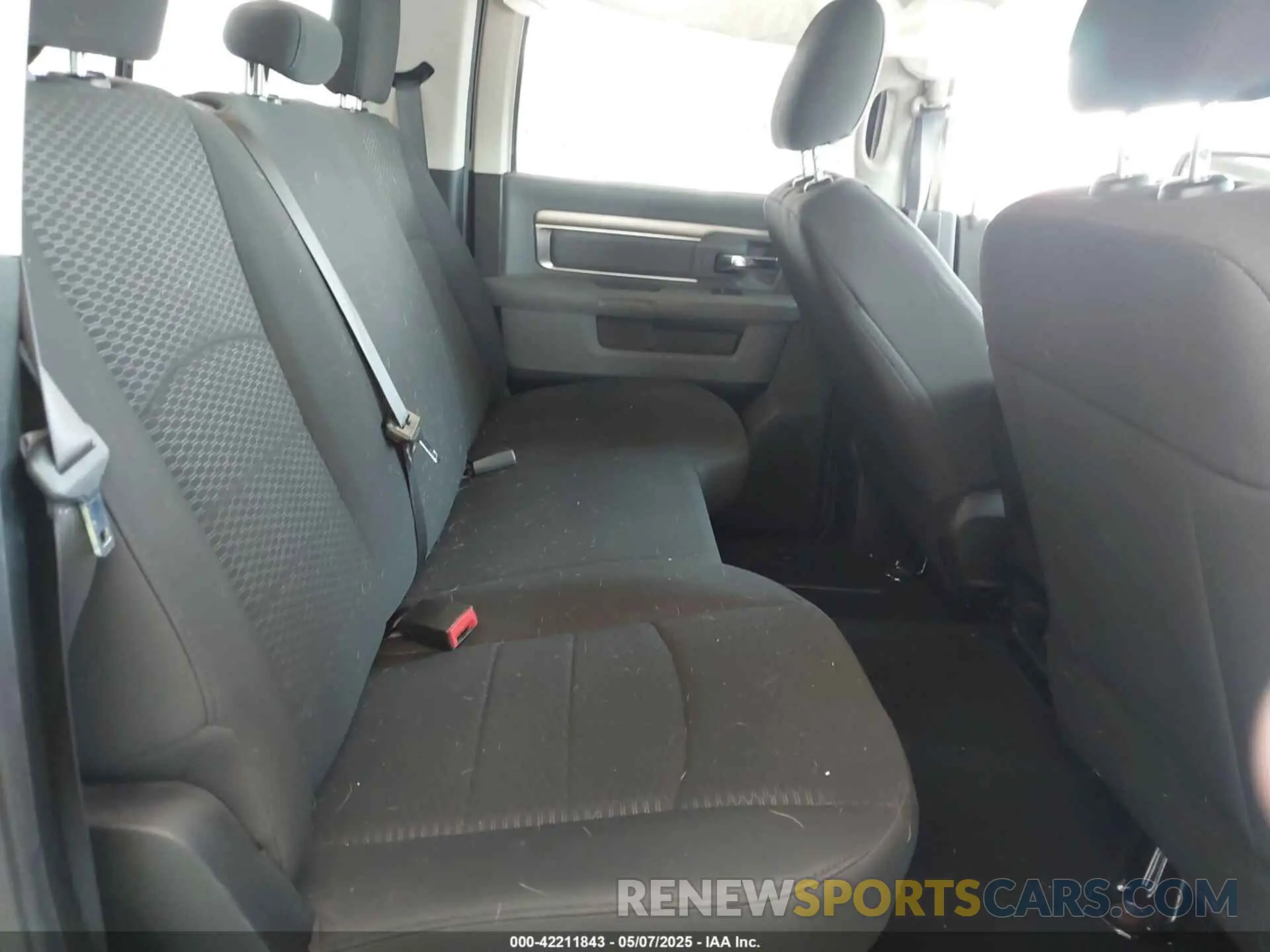 8 Photograph of a damaged car 1C6RR7LT7KS665780 RAM 1500 CLASSIC 2019