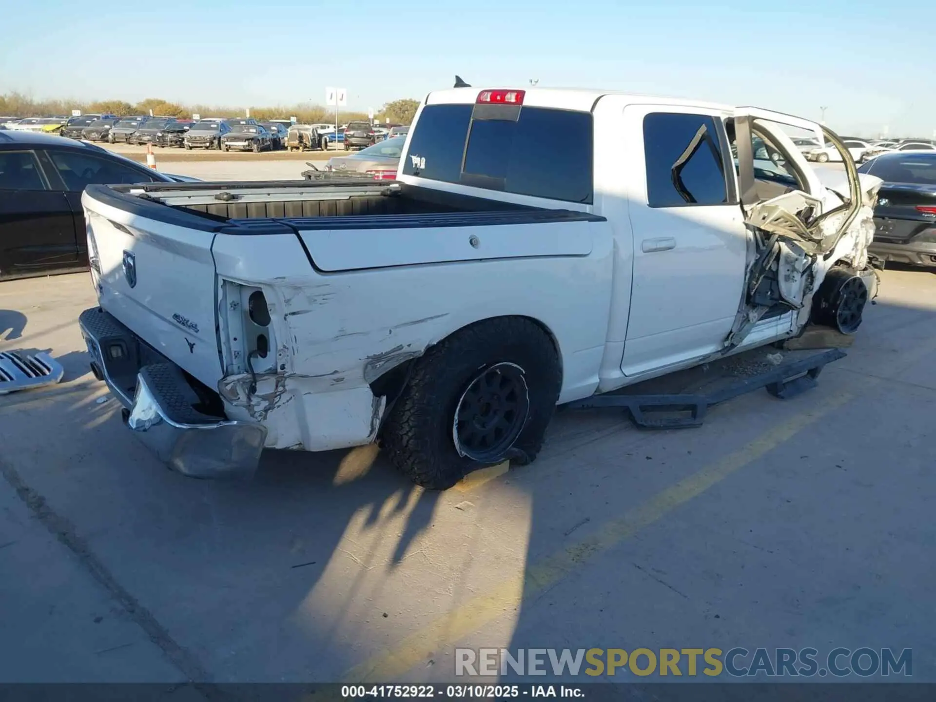 4 Фотография поврежденного автомобиля 1C6RR7LT9KS527190 RAM 1500 CLASSIC 2019