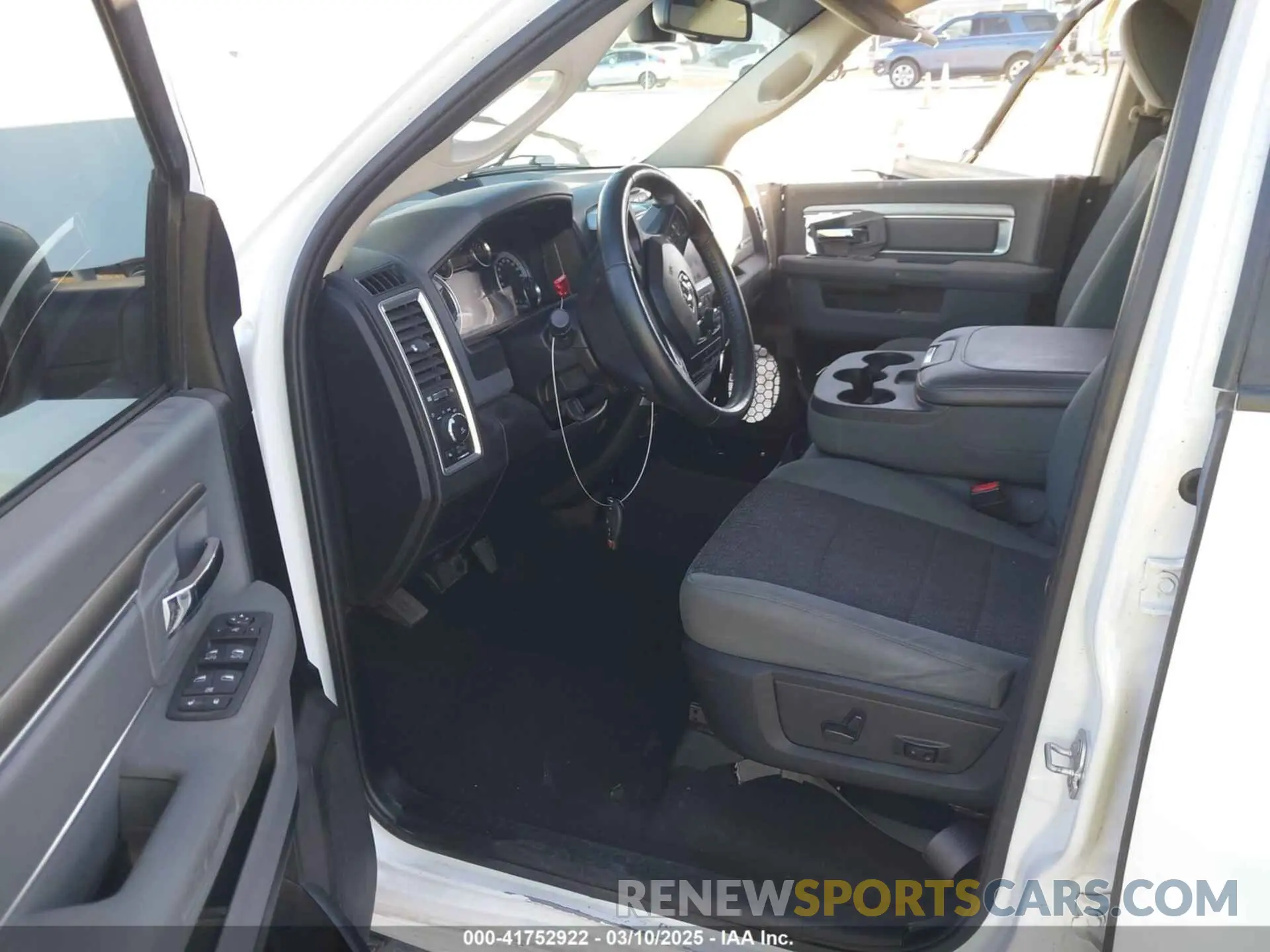 5 Фотография поврежденного автомобиля 1C6RR7LT9KS527190 RAM 1500 CLASSIC 2019
