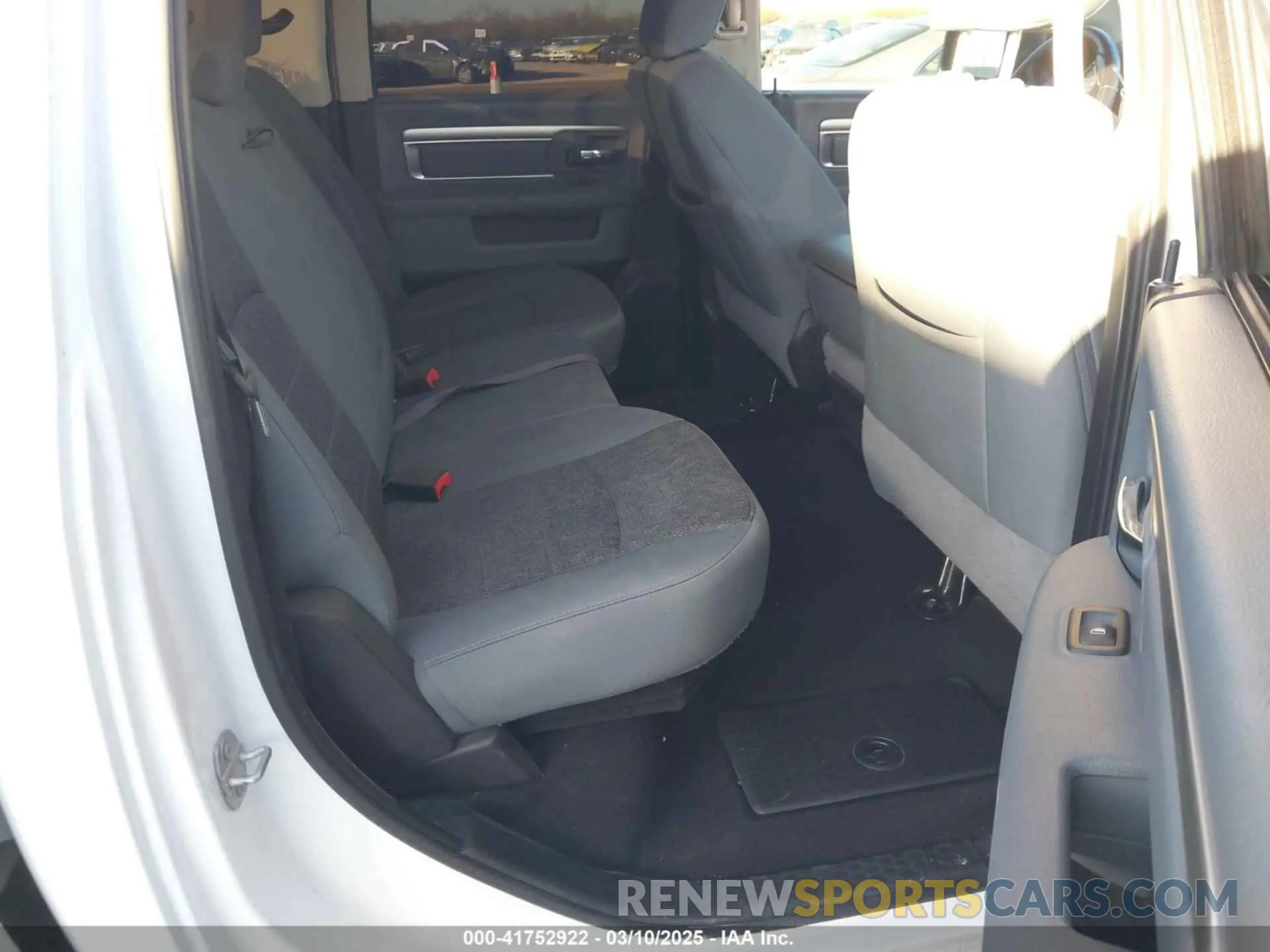 8 Фотография поврежденного автомобиля 1C6RR7LT9KS527190 RAM 1500 CLASSIC 2019