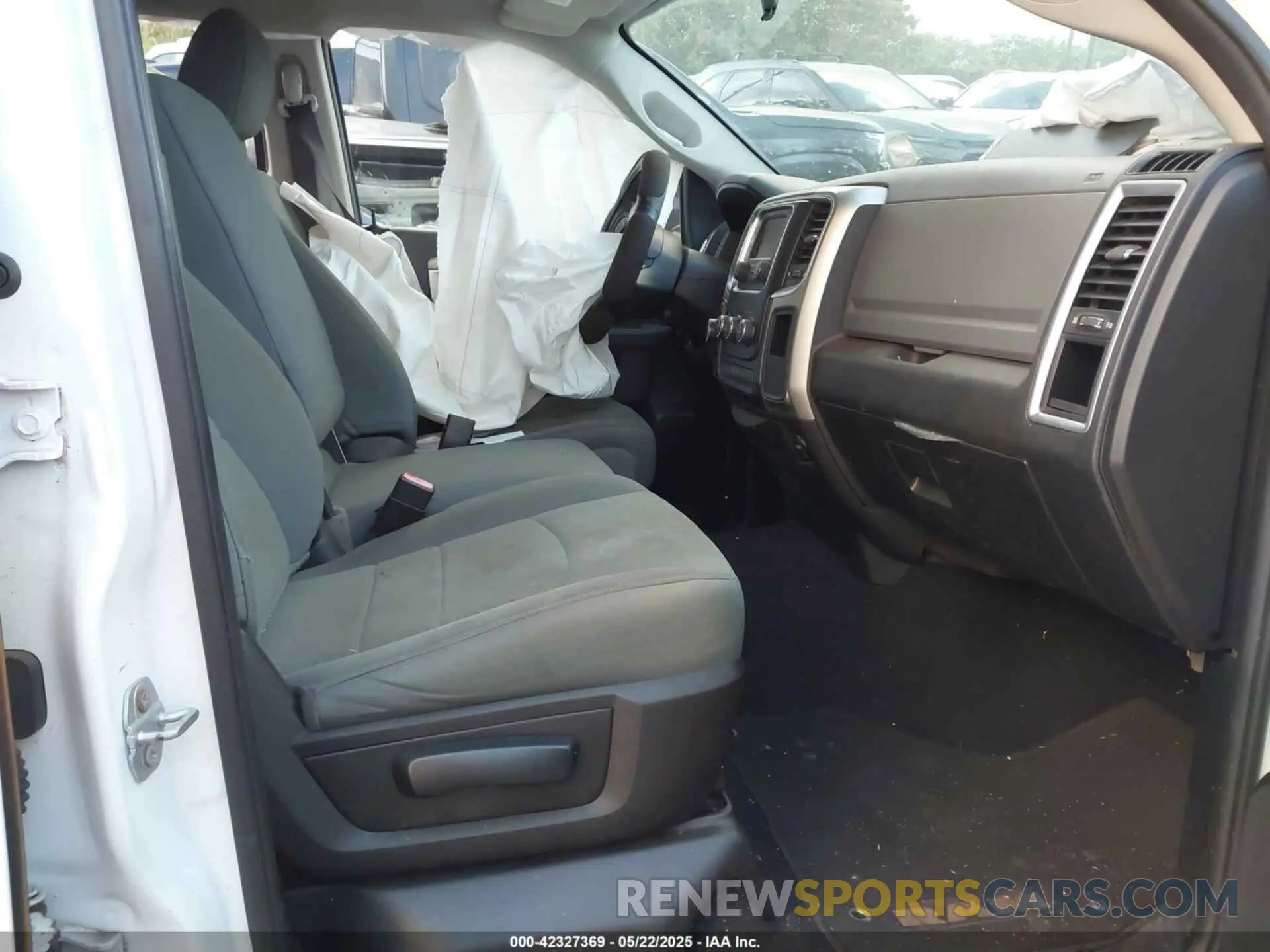 5 Photograph of a damaged car 1C6RR7LT9KS696562 RAM 1500 CLASSIC 2019