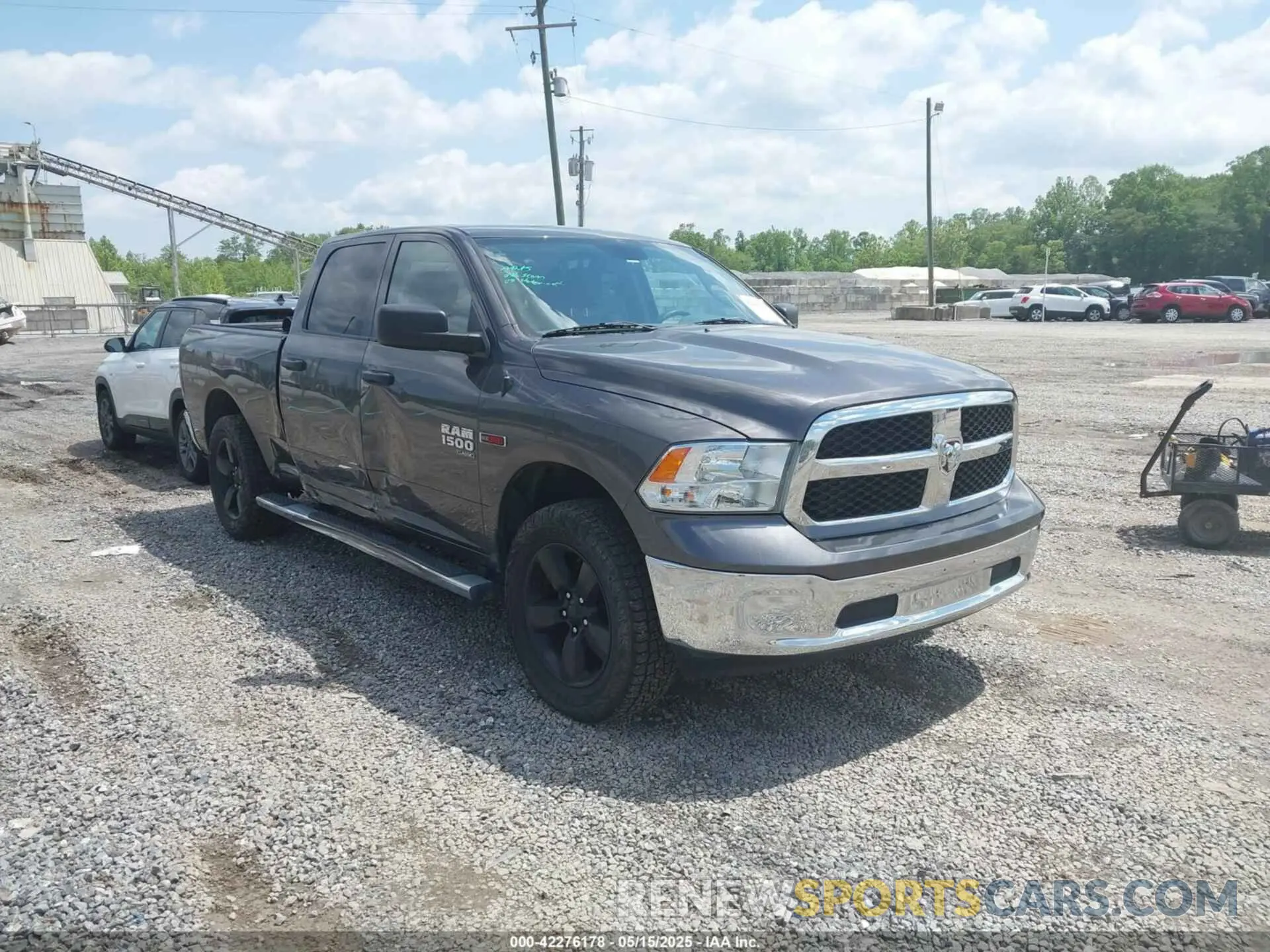 1 Фотография поврежденного автомобиля 1C6RR7SM1KS696999 RAM 1500 CLASSIC 2019