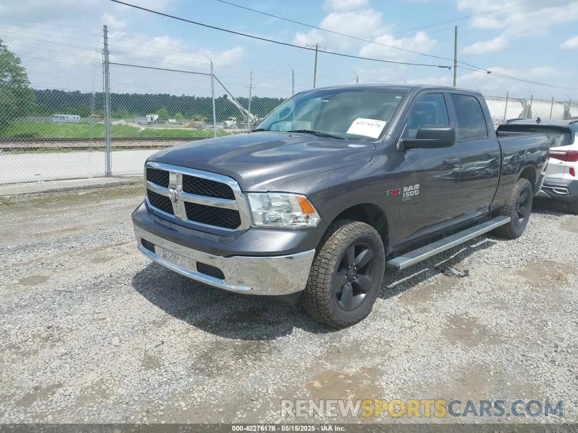 2 Фотография поврежденного автомобиля 1C6RR7SM1KS696999 RAM 1500 CLASSIC 2019