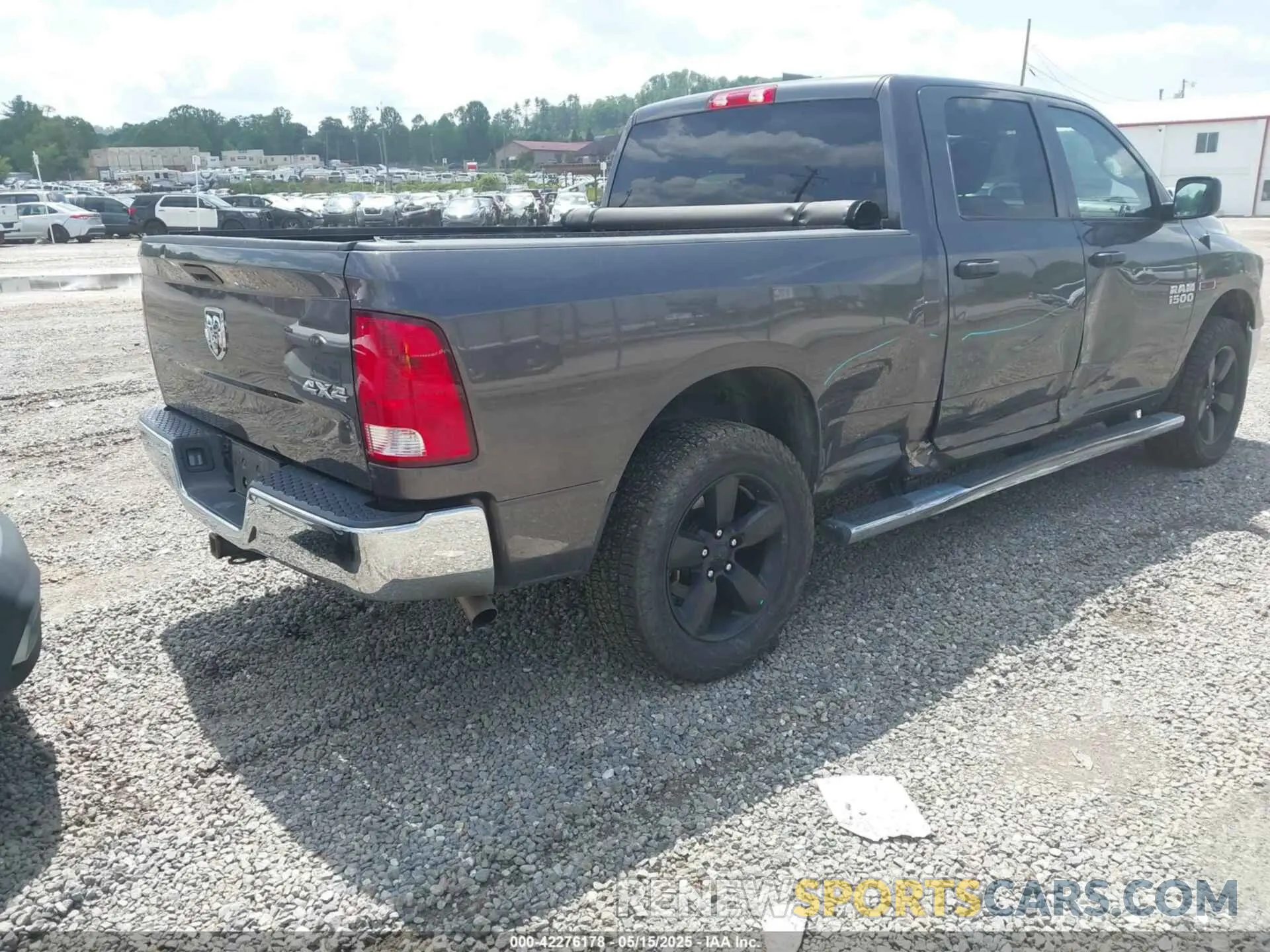 4 Фотография поврежденного автомобиля 1C6RR7SM1KS696999 RAM 1500 CLASSIC 2019