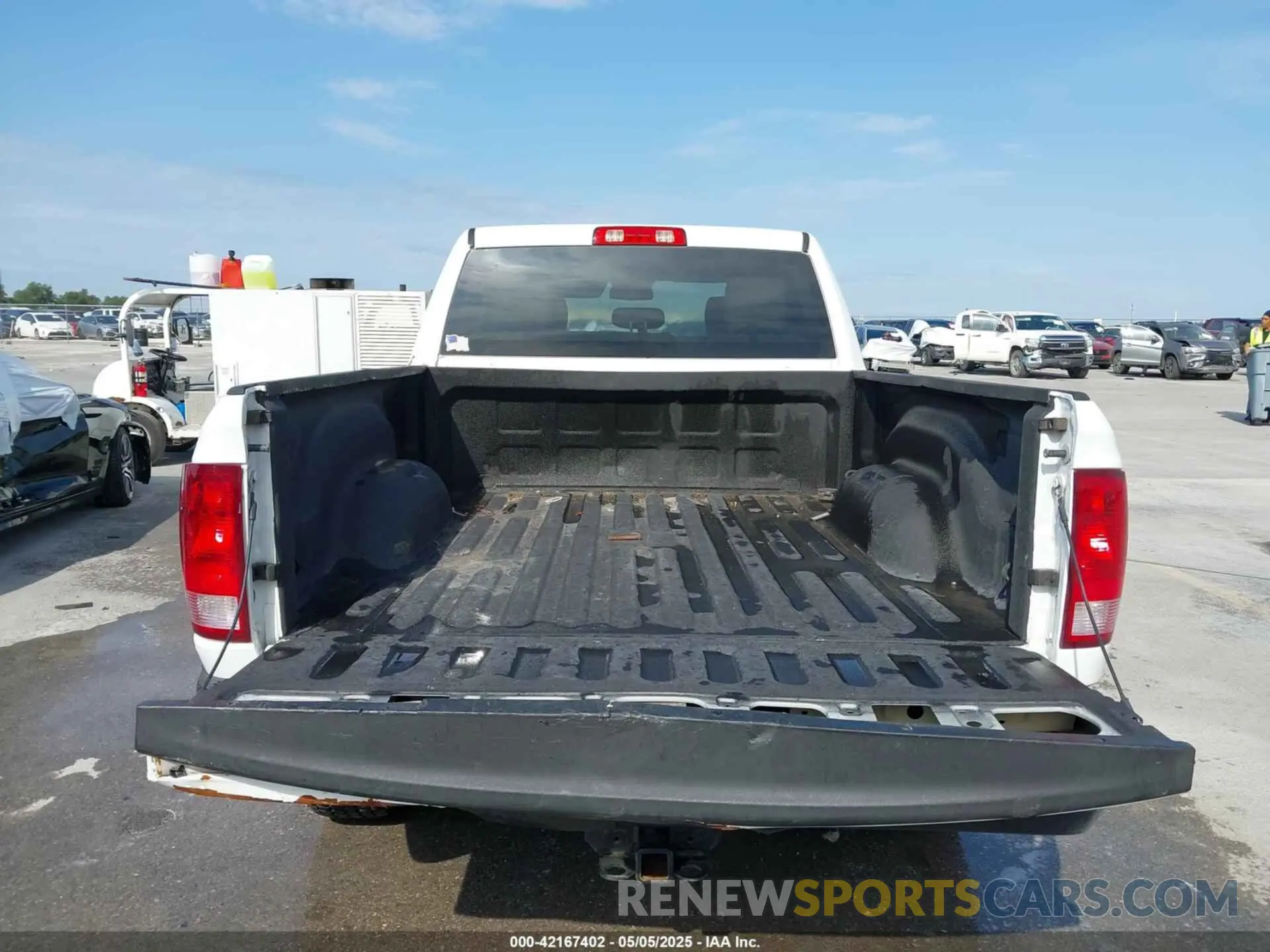 17 Фотография поврежденного автомобиля 1C6RR7ST3KS688104 RAM 1500 CLASSIC 2019
