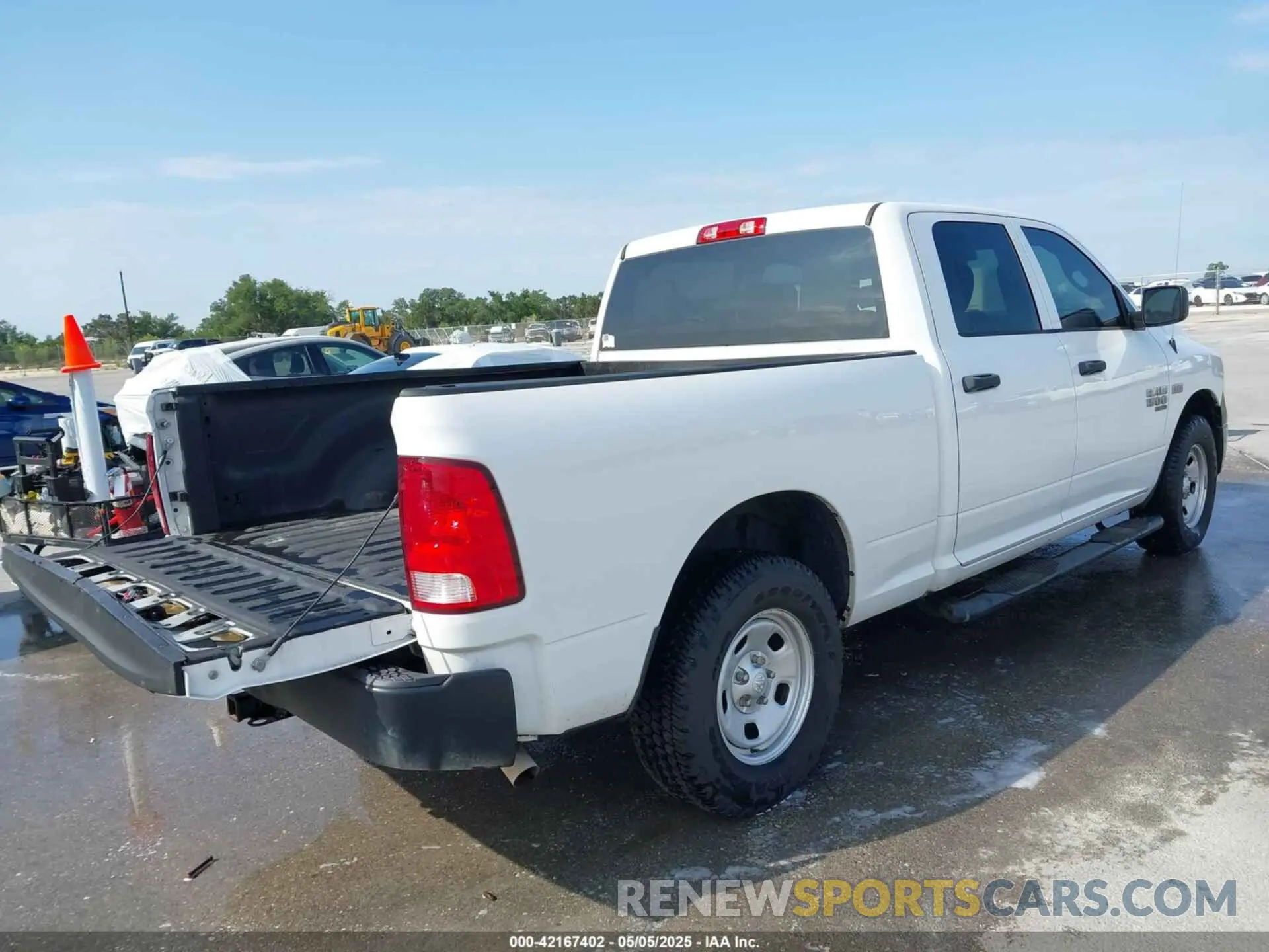 4 Фотография поврежденного автомобиля 1C6RR7ST3KS688104 RAM 1500 CLASSIC 2019