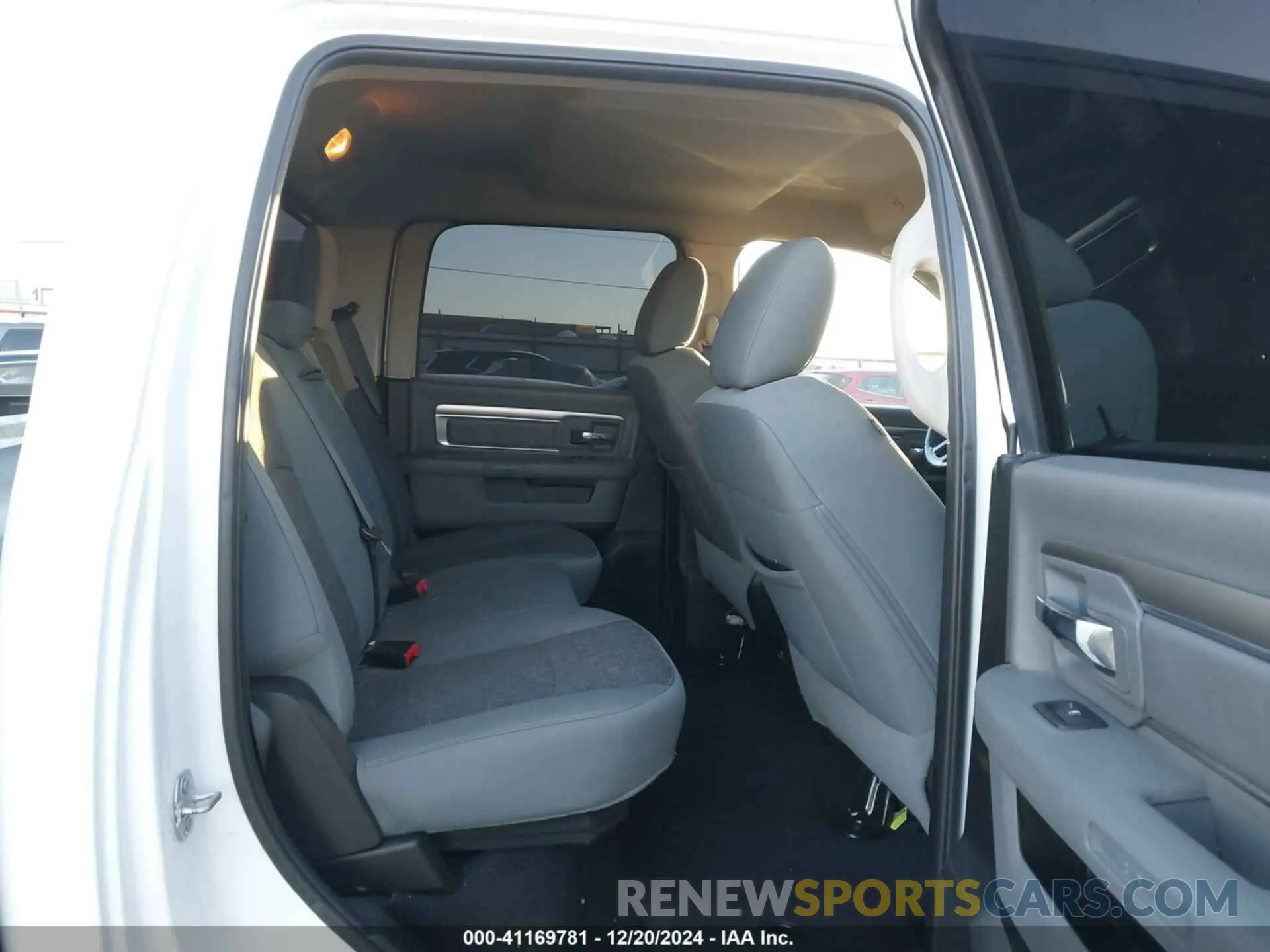 8 Photograph of a damaged car 1C6RR7TT5KS587337 RAM 1500 CLASSIC 2019