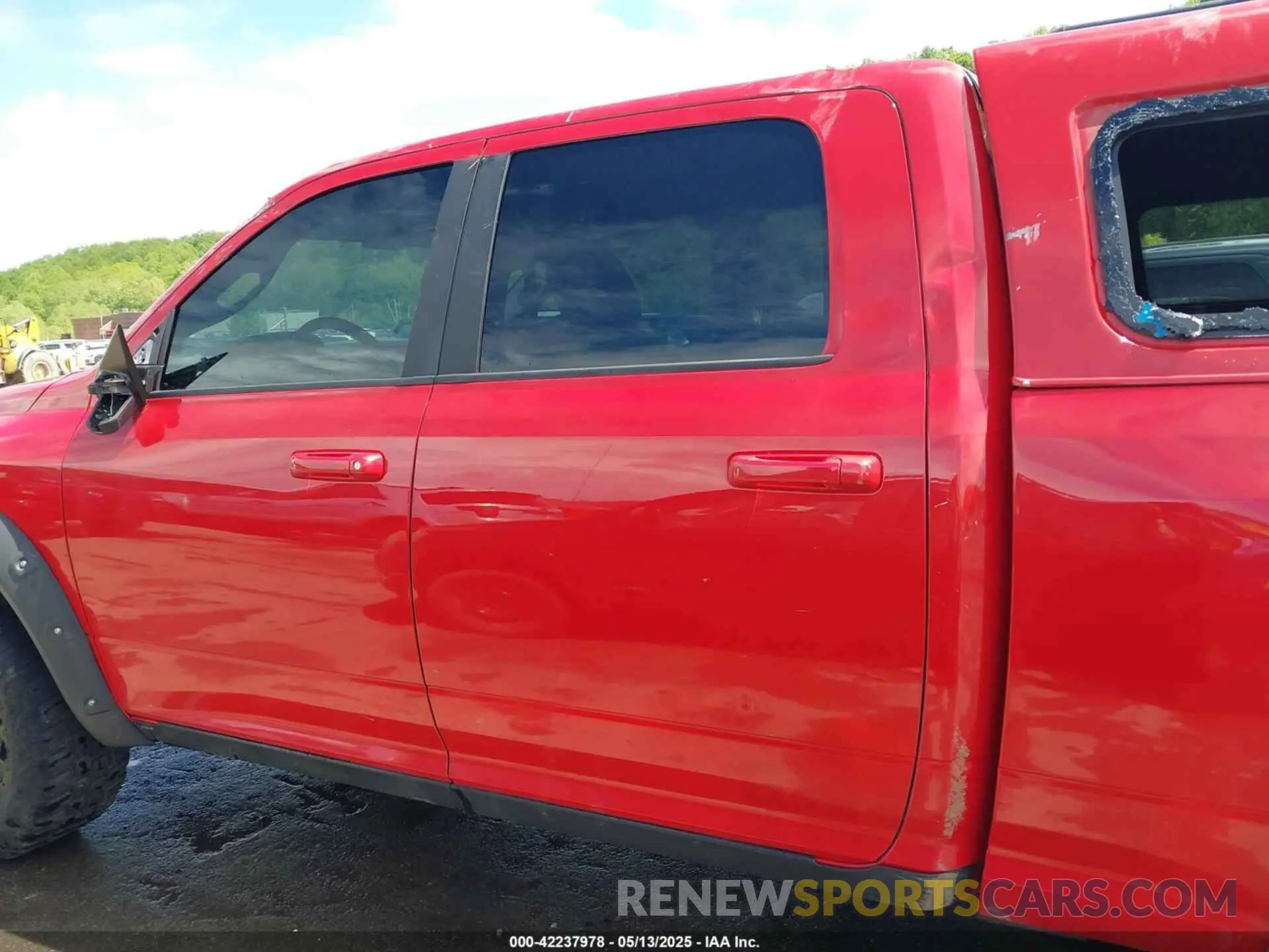 14 Photograph of a damaged car 1C6RR7TT7KS516706 RAM 1500 CLASSIC 2019