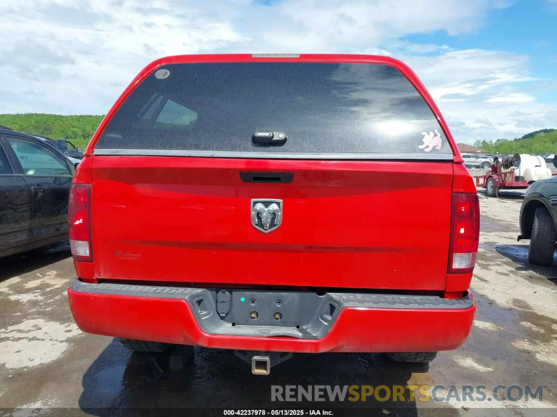 16 Photograph of a damaged car 1C6RR7TT7KS516706 RAM 1500 CLASSIC 2019