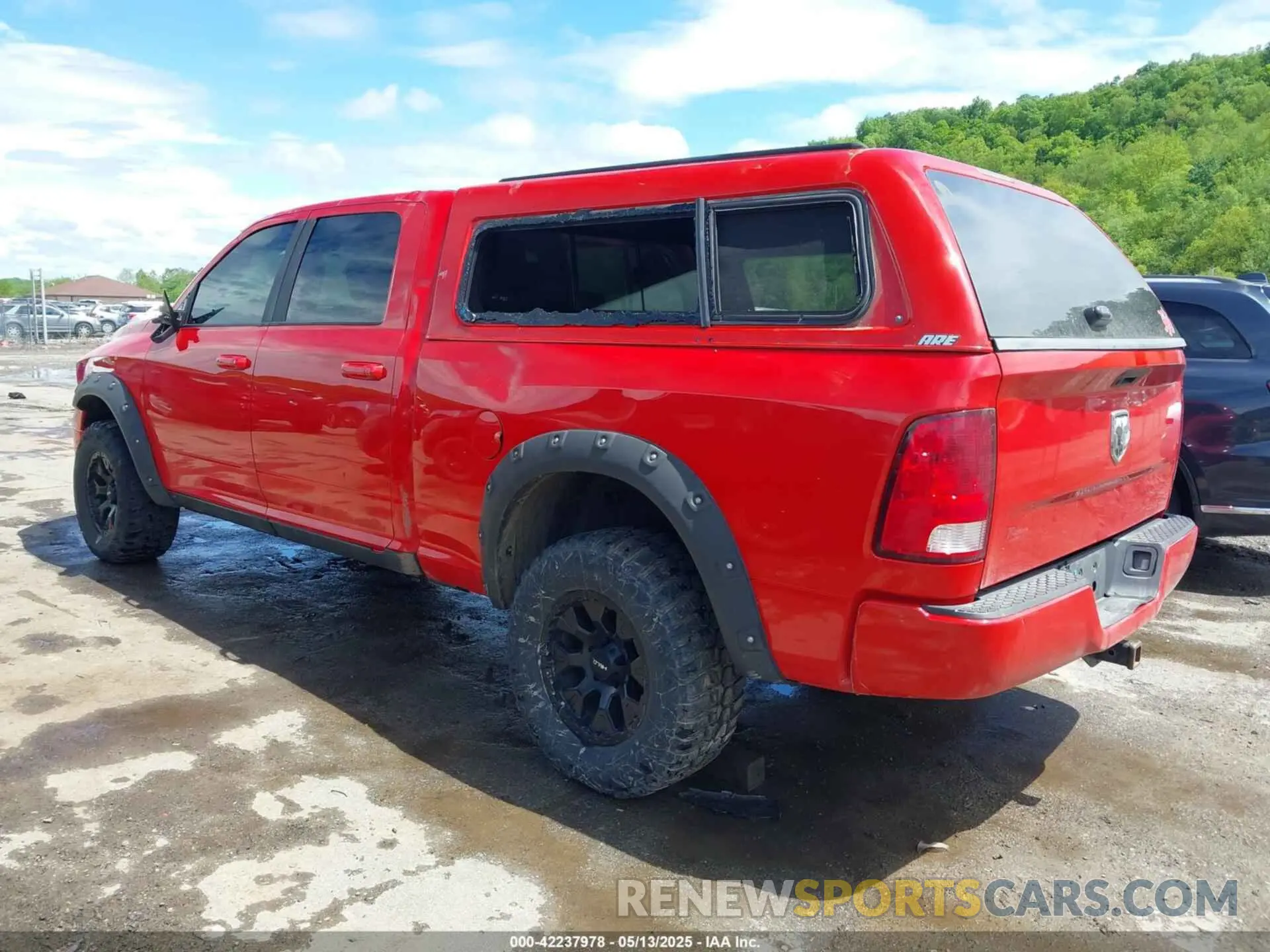 3 Photograph of a damaged car 1C6RR7TT7KS516706 RAM 1500 CLASSIC 2019