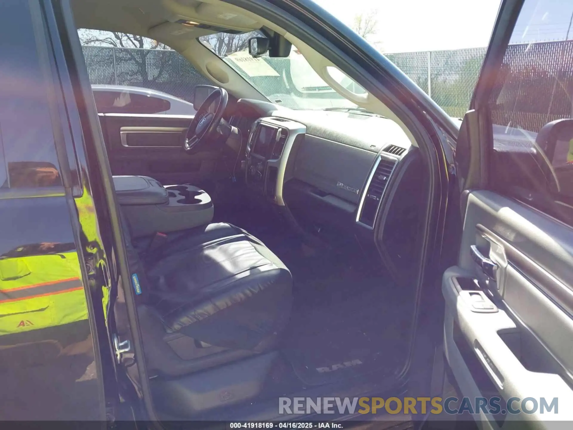 5 Photograph of a damaged car 1C6RR7TT7KS702732 RAM 1500 CLASSIC 2019