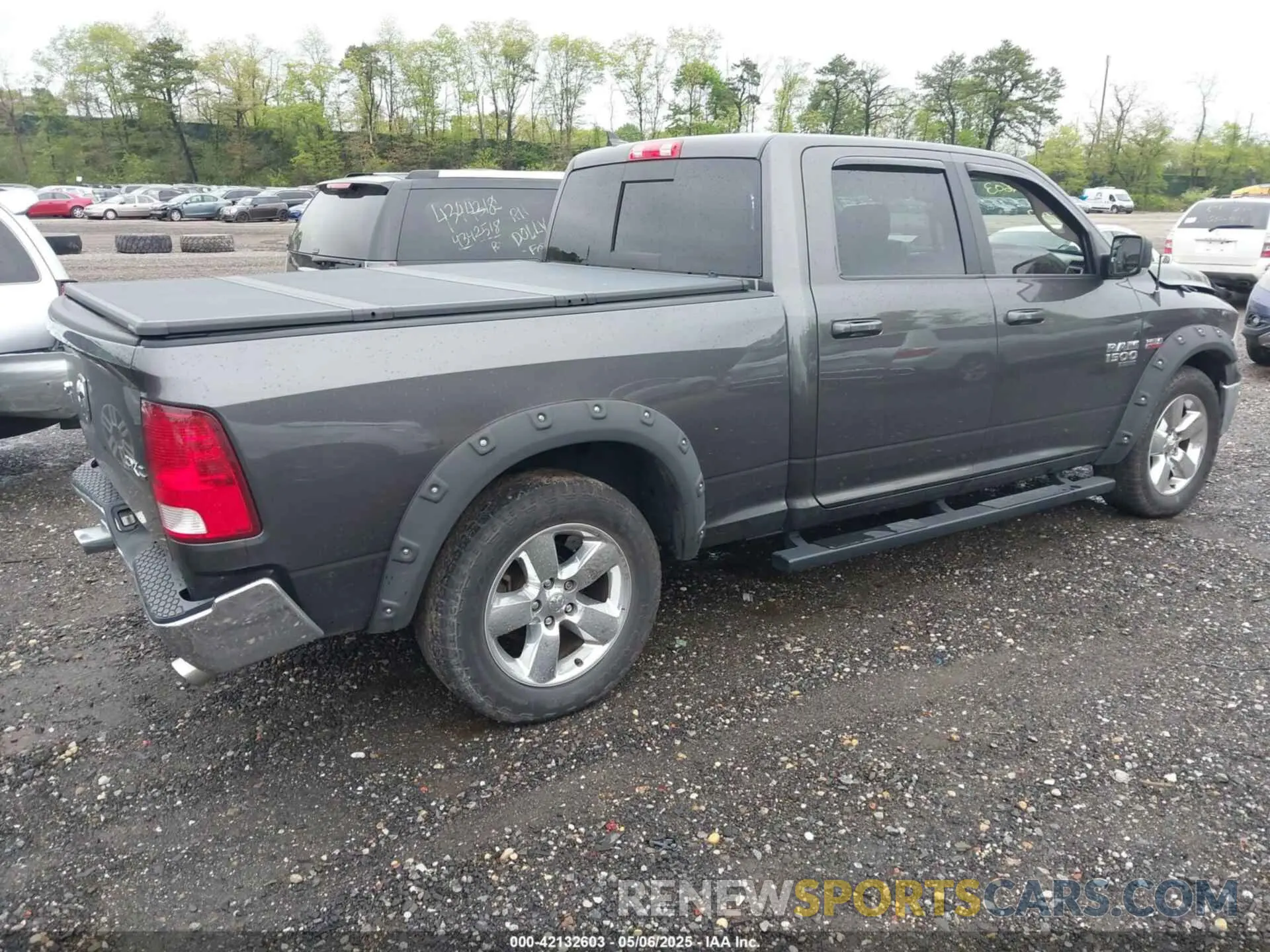 4 Фотография поврежденного автомобиля 1C6RR7TTXKS658743 RAM 1500 CLASSIC 2019