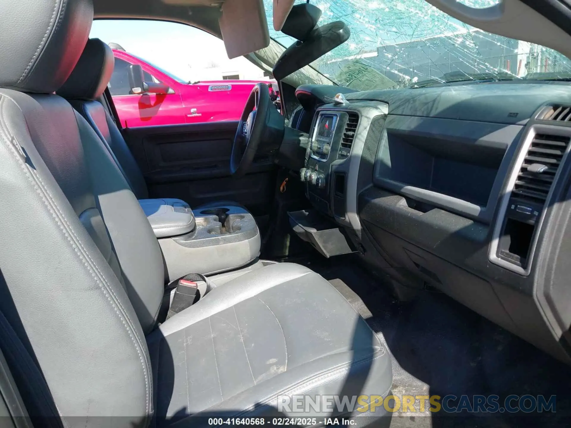 5 Photograph of a damaged car 3C6RR6KG3KG731554 RAM 1500 CLASSIC 2019