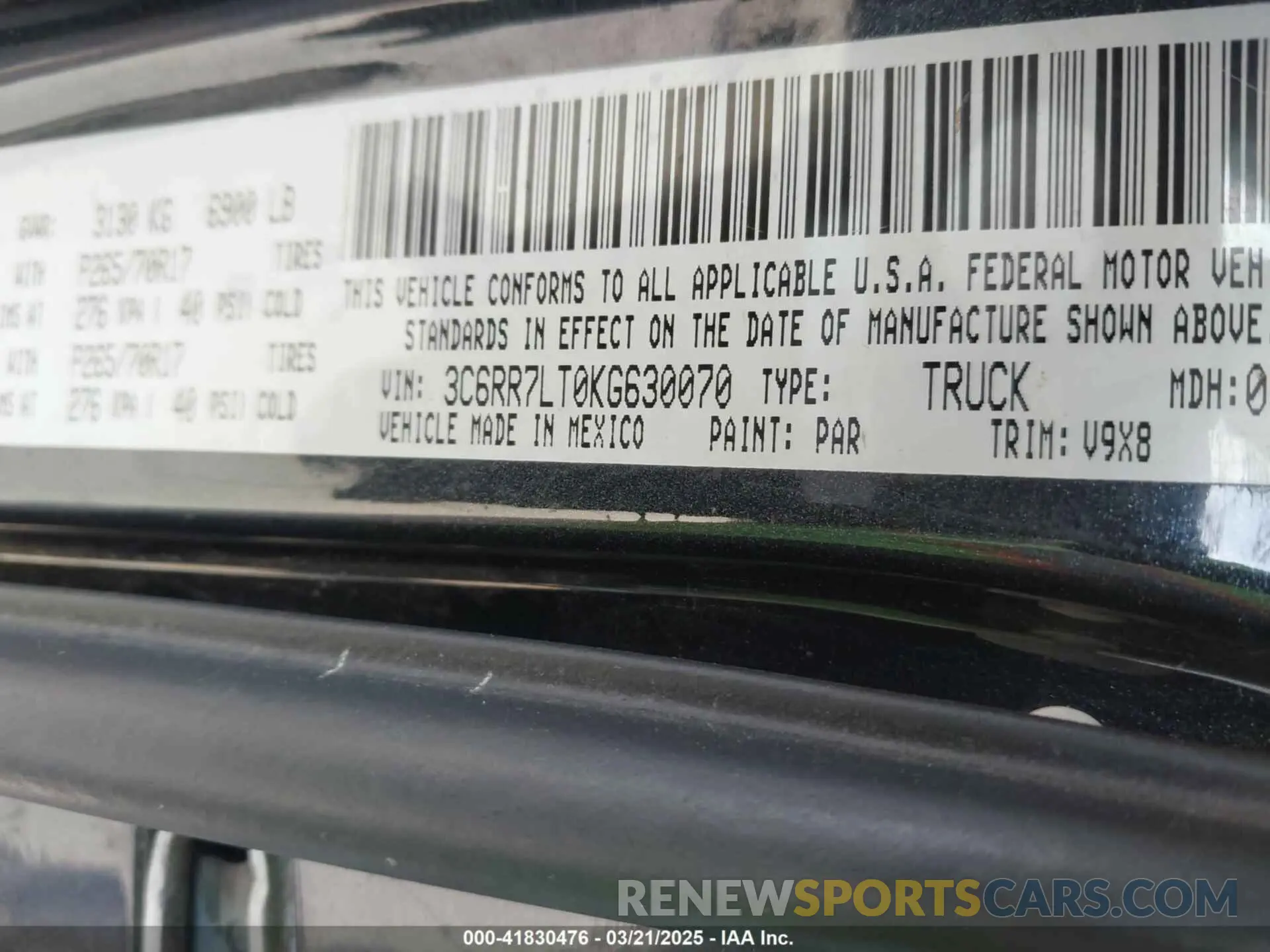 9 Photograph of a damaged car 3C6RR7LT0KG630070 RAM 1500 CLASSIC 2019