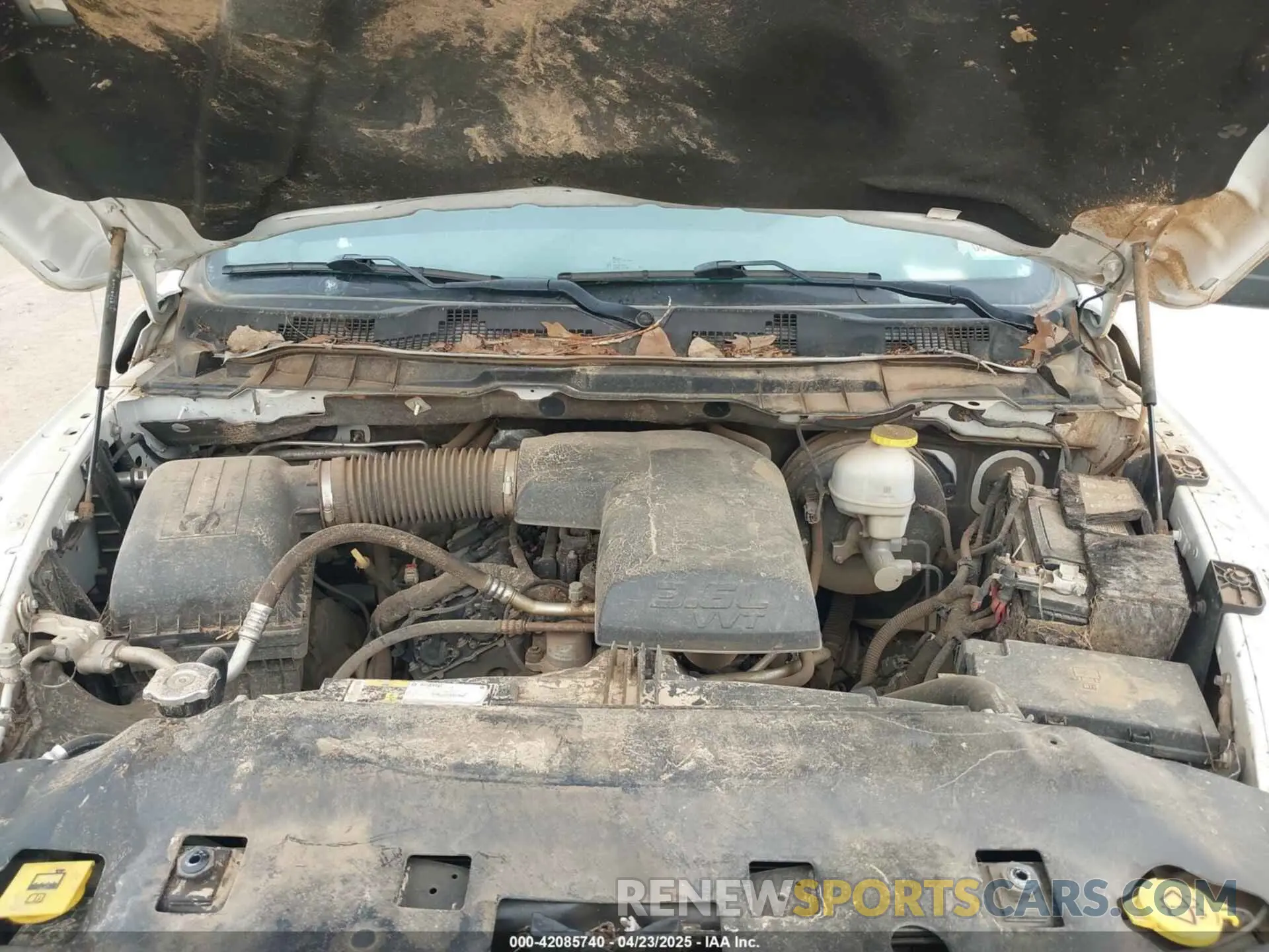 10 Photograph of a damaged car 1C6RR6FG0LS138352 RAM 1500 CLASSIC 2020