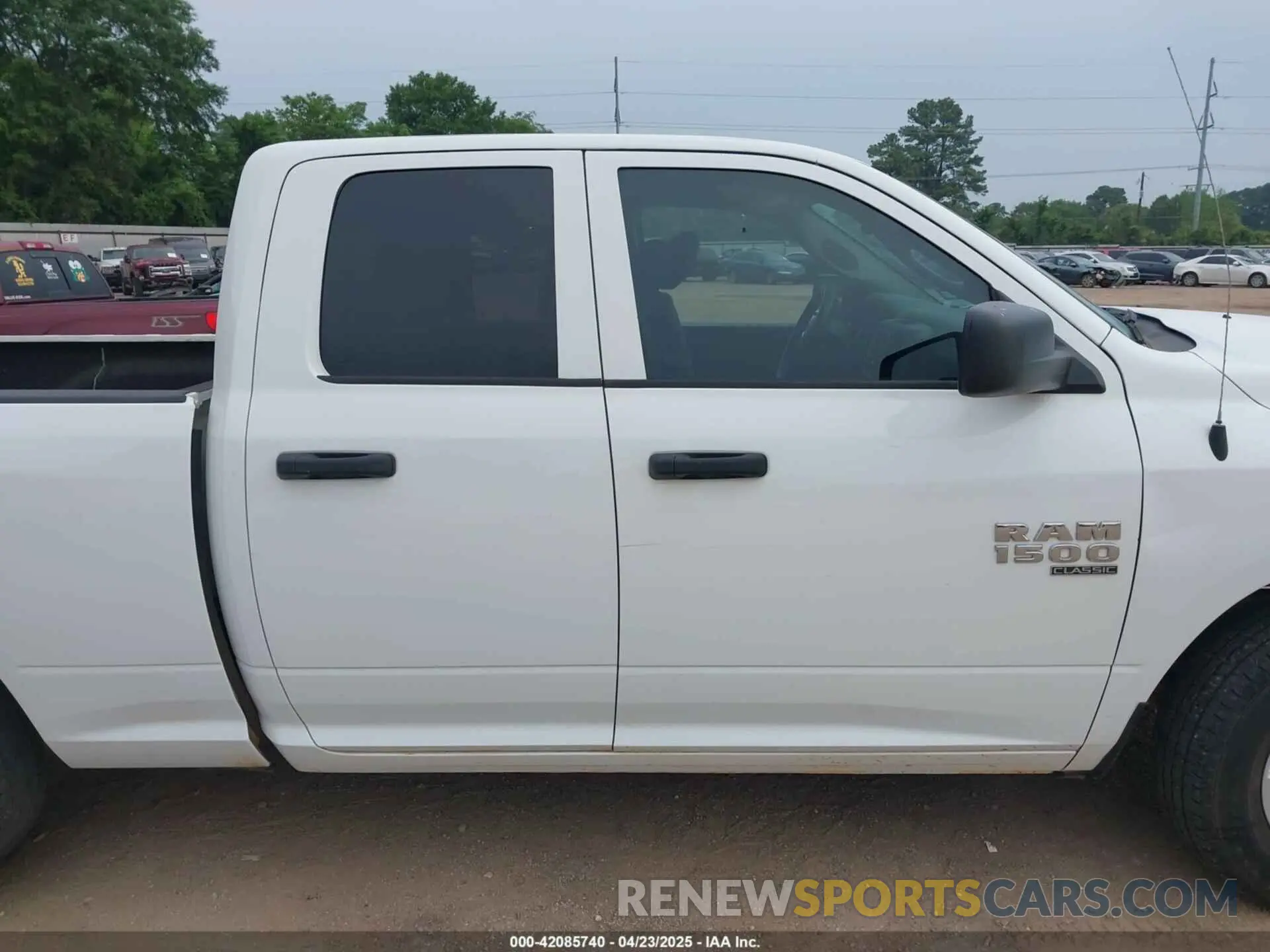 14 Photograph of a damaged car 1C6RR6FG0LS138352 RAM 1500 CLASSIC 2020