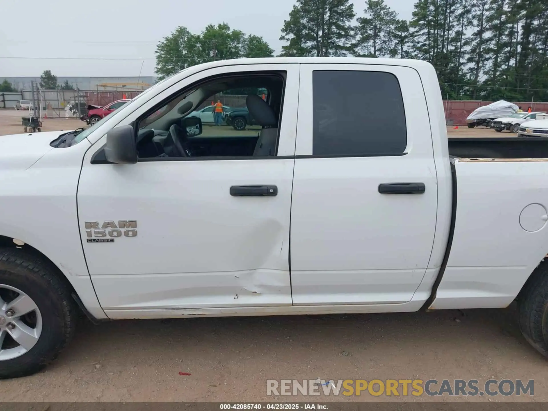 15 Photograph of a damaged car 1C6RR6FG0LS138352 RAM 1500 CLASSIC 2020