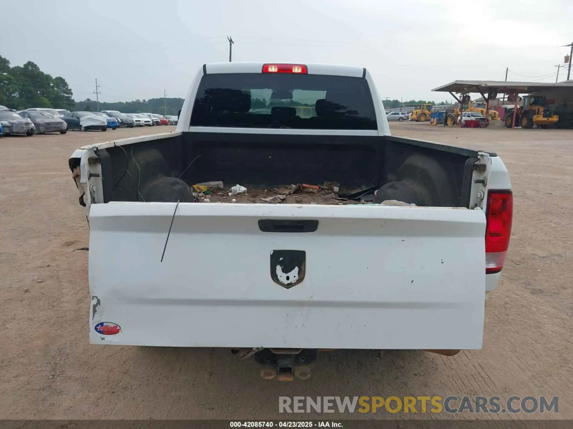 17 Photograph of a damaged car 1C6RR6FG0LS138352 RAM 1500 CLASSIC 2020