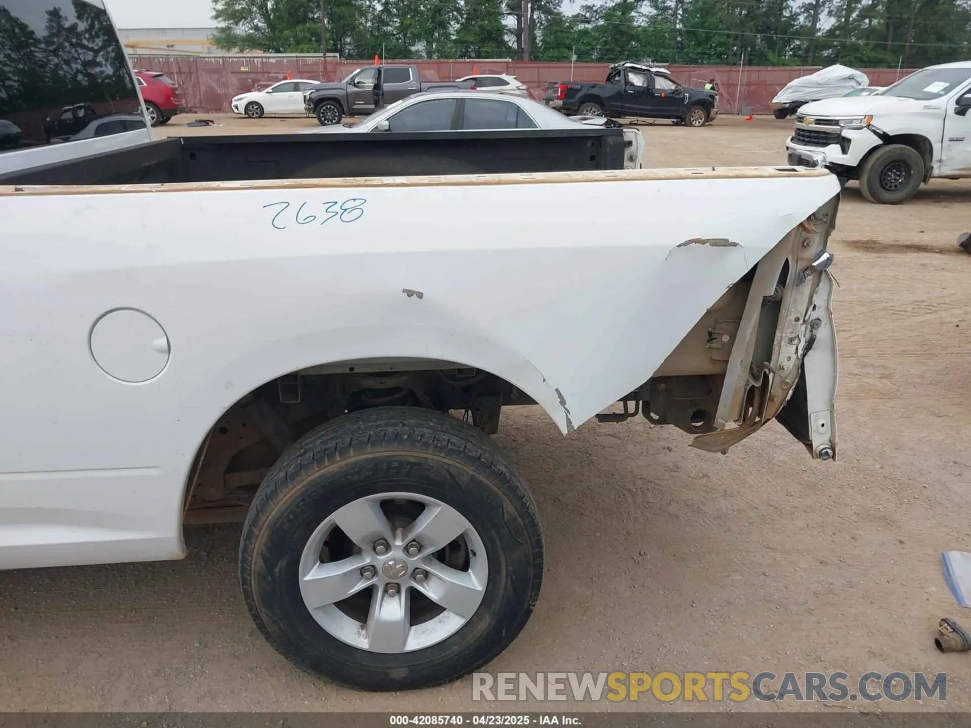 18 Photograph of a damaged car 1C6RR6FG0LS138352 RAM 1500 CLASSIC 2020