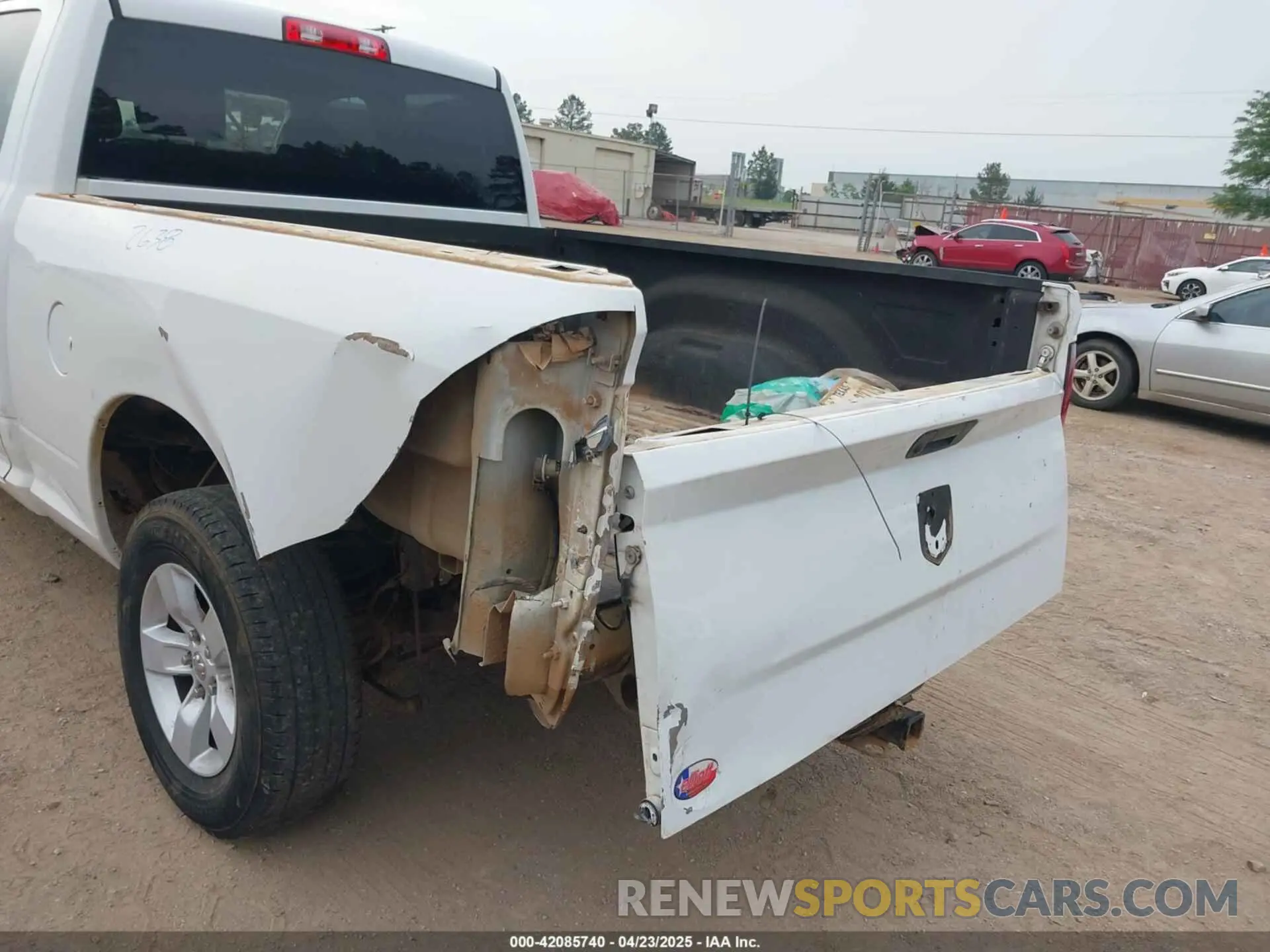19 Photograph of a damaged car 1C6RR6FG0LS138352 RAM 1500 CLASSIC 2020