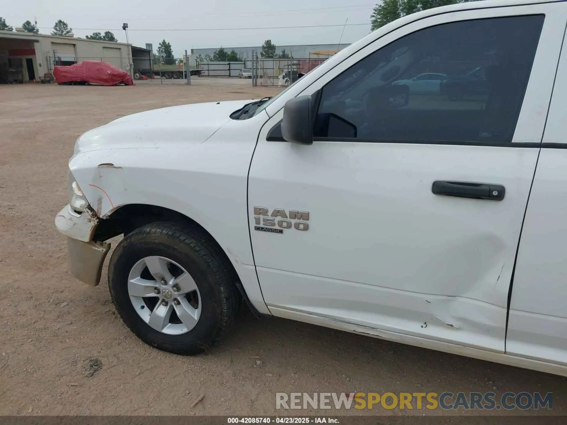 6 Photograph of a damaged car 1C6RR6FG0LS138352 RAM 1500 CLASSIC 2020